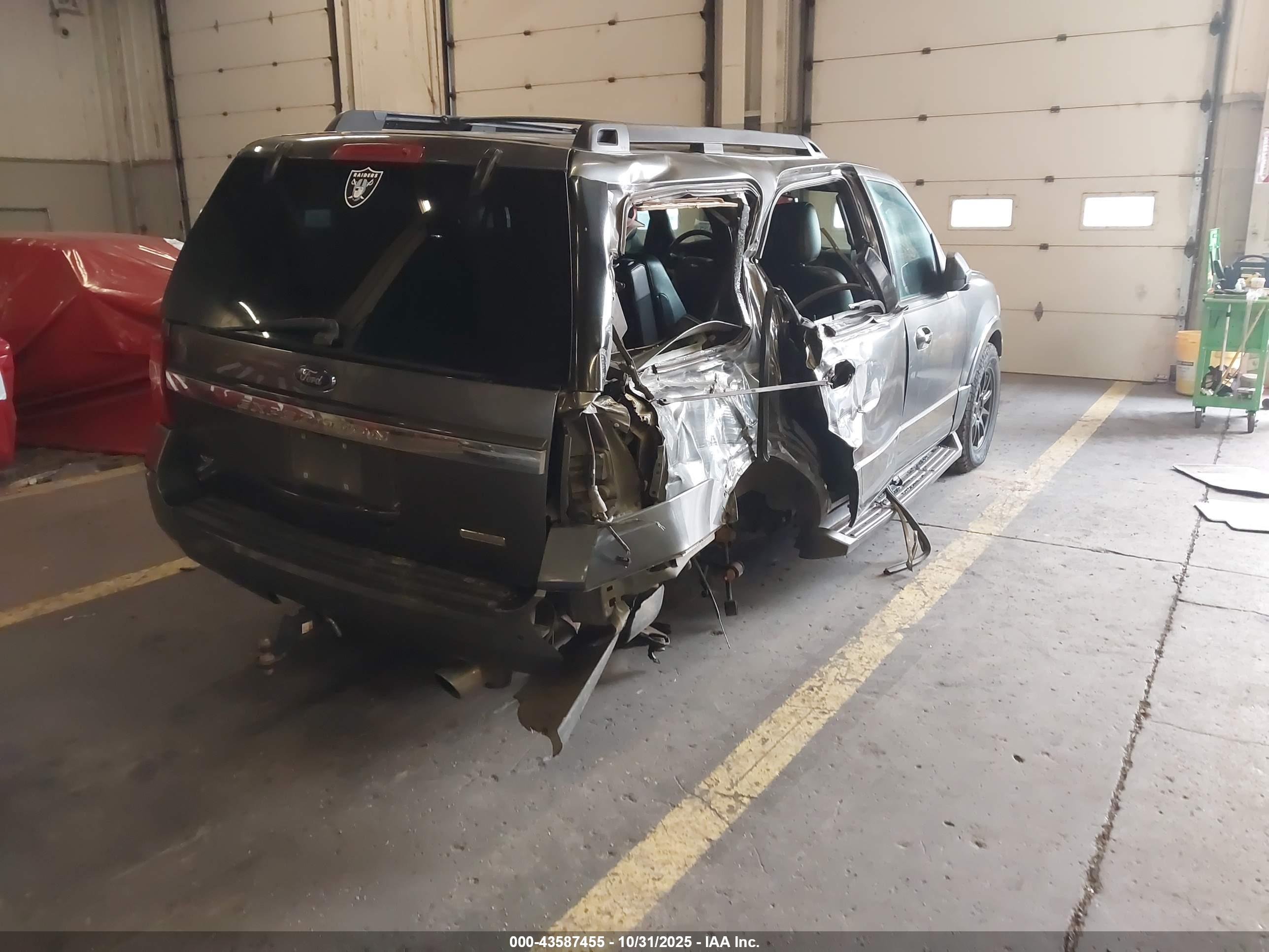 FORD EXPEDITION image 4
