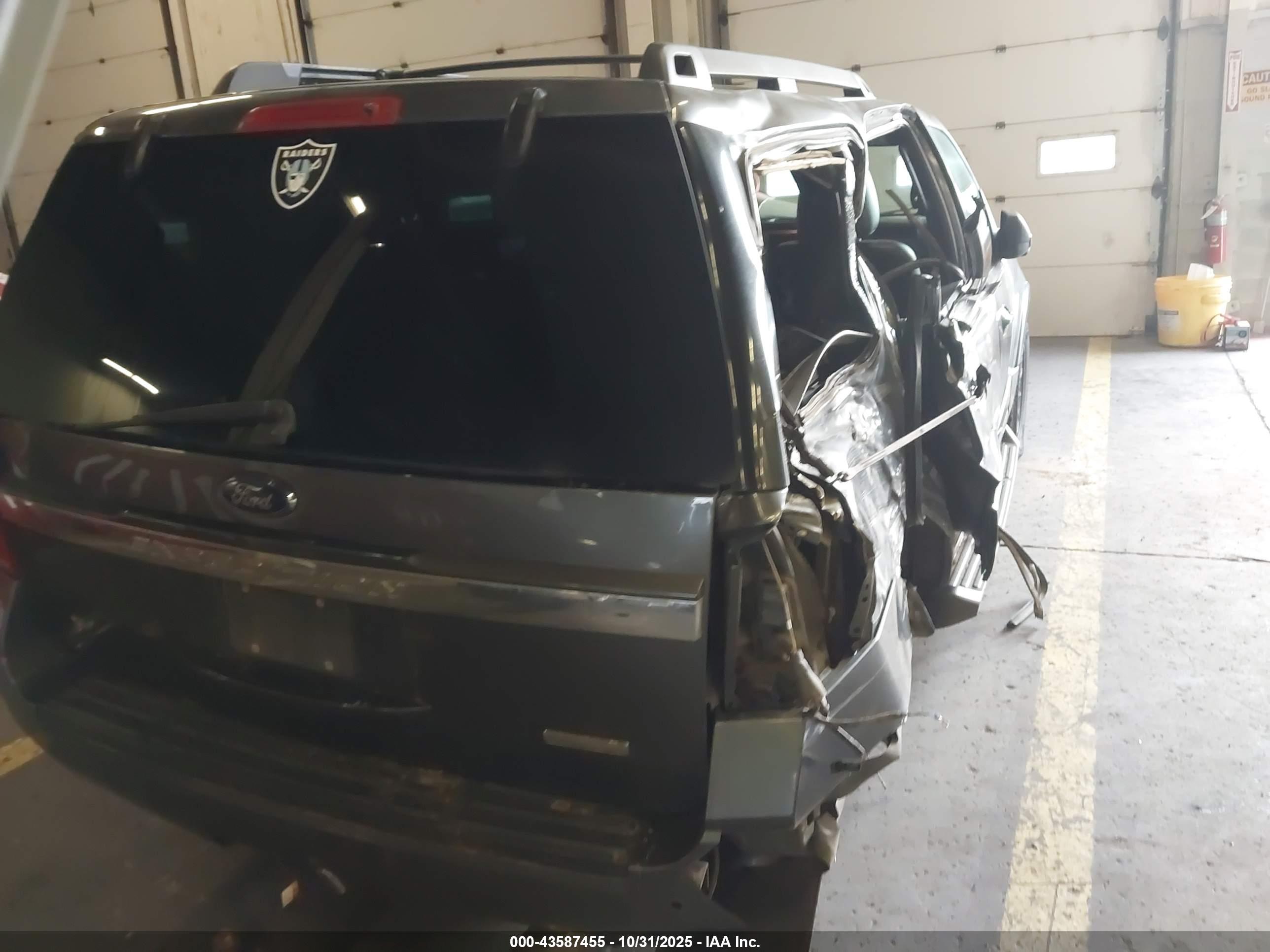 FORD EXPEDITION image 6