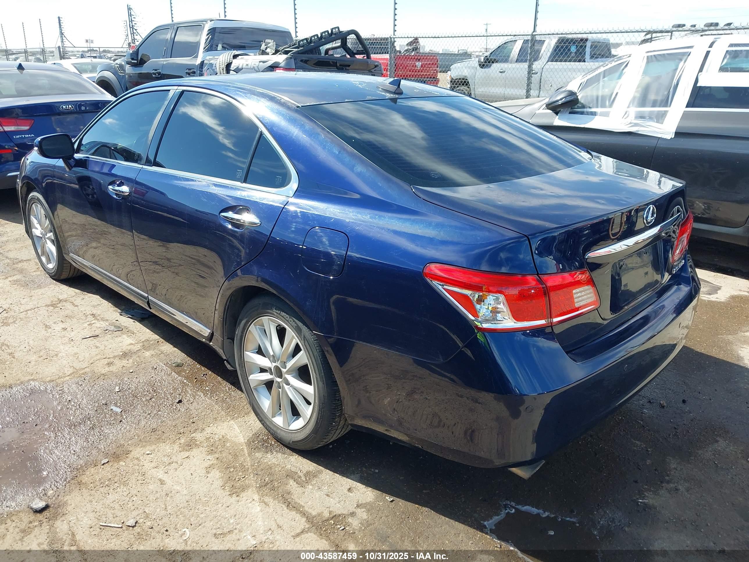 LEXUS ES image 3
