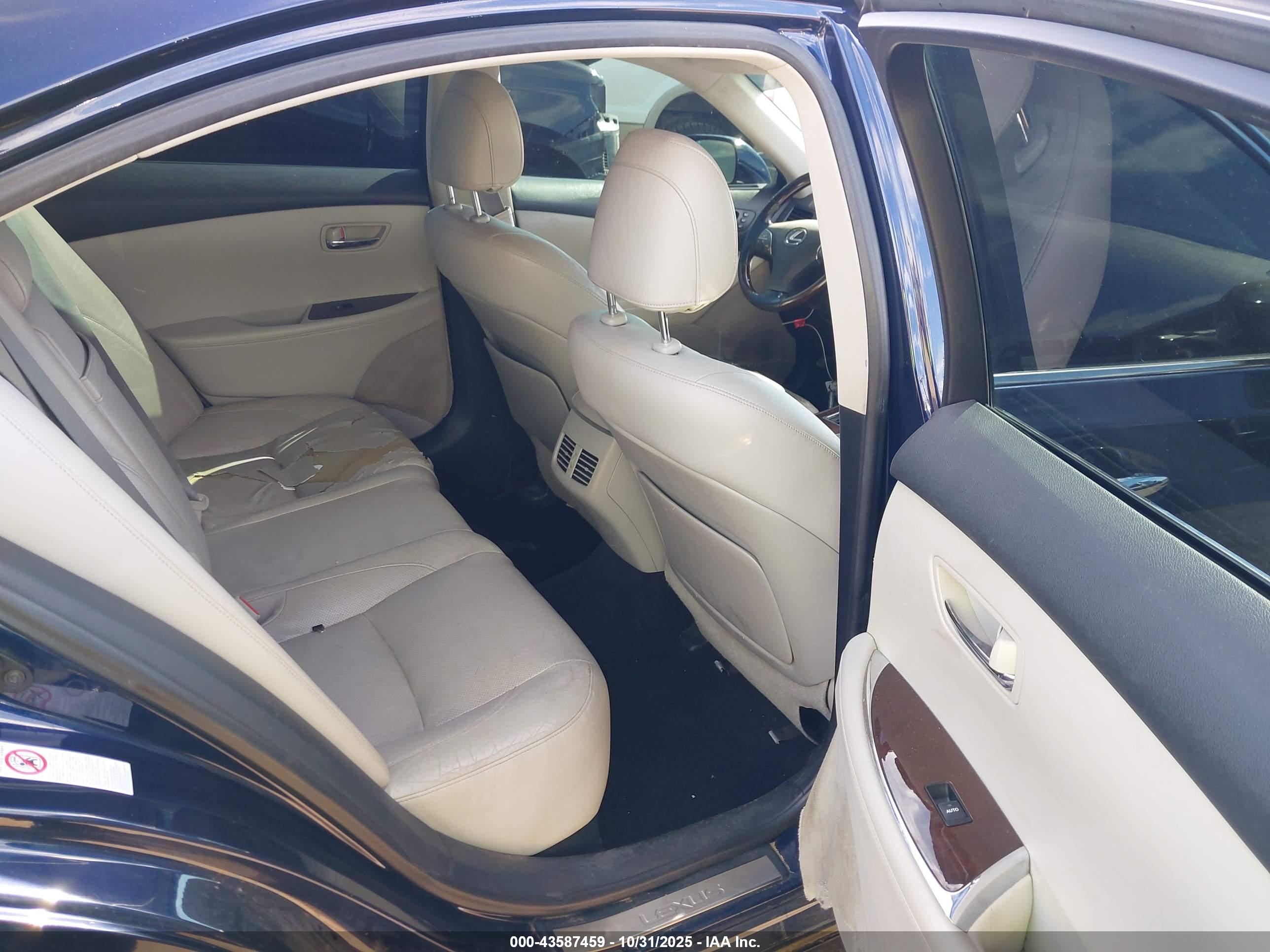 LEXUS ES image 8
