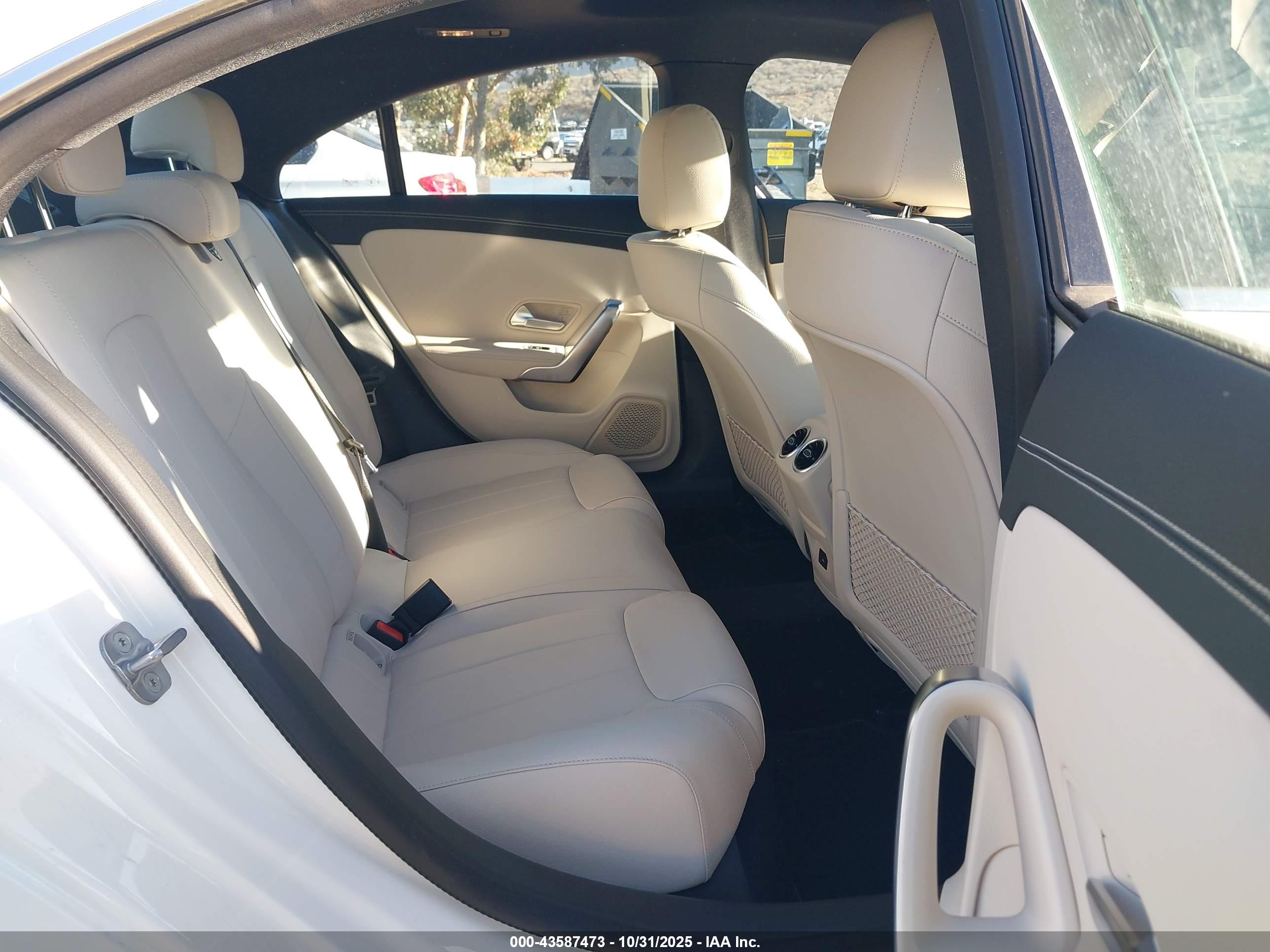MERCEDES-BENZ CLA image 8