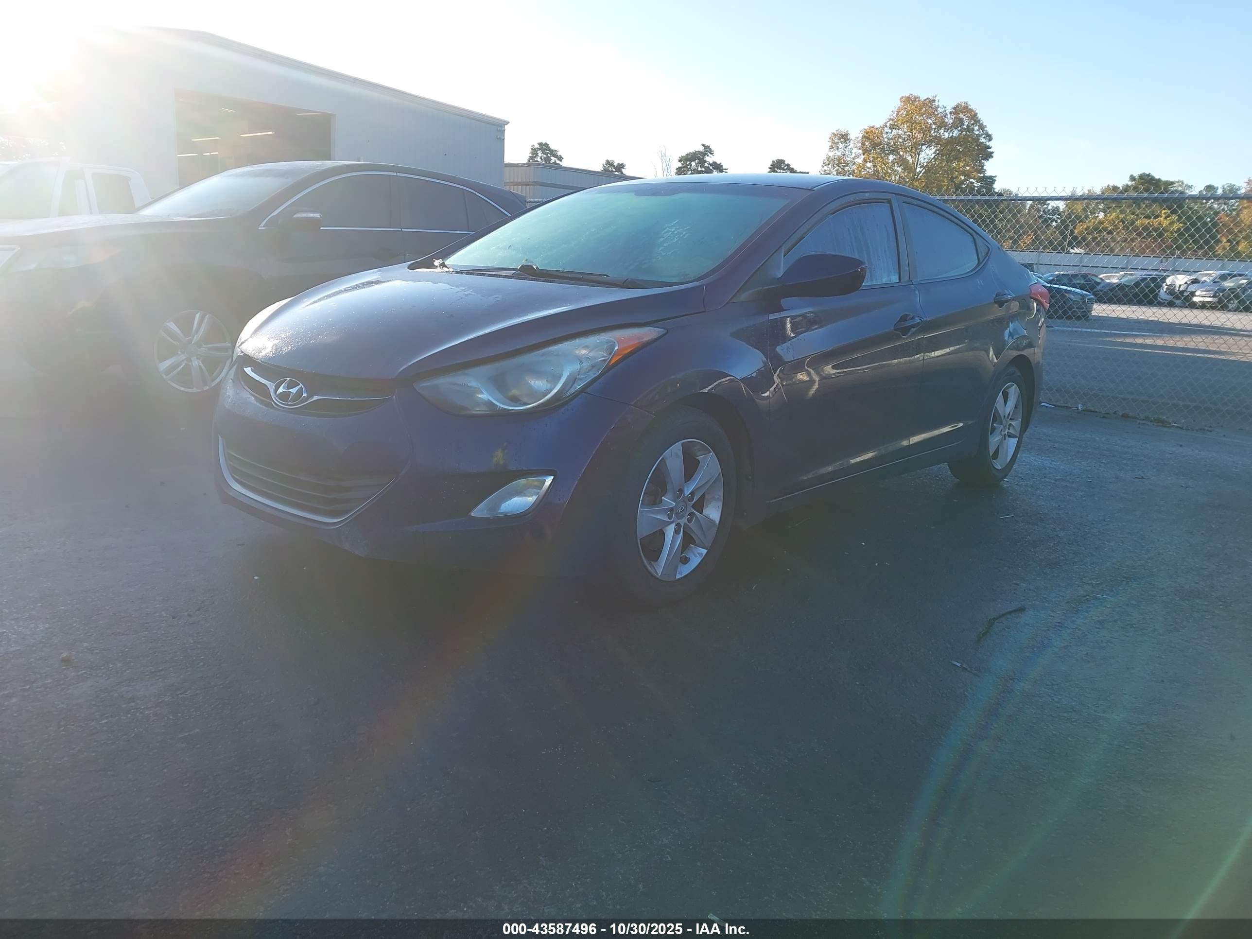 HYUNDAI ELANTRA image 2