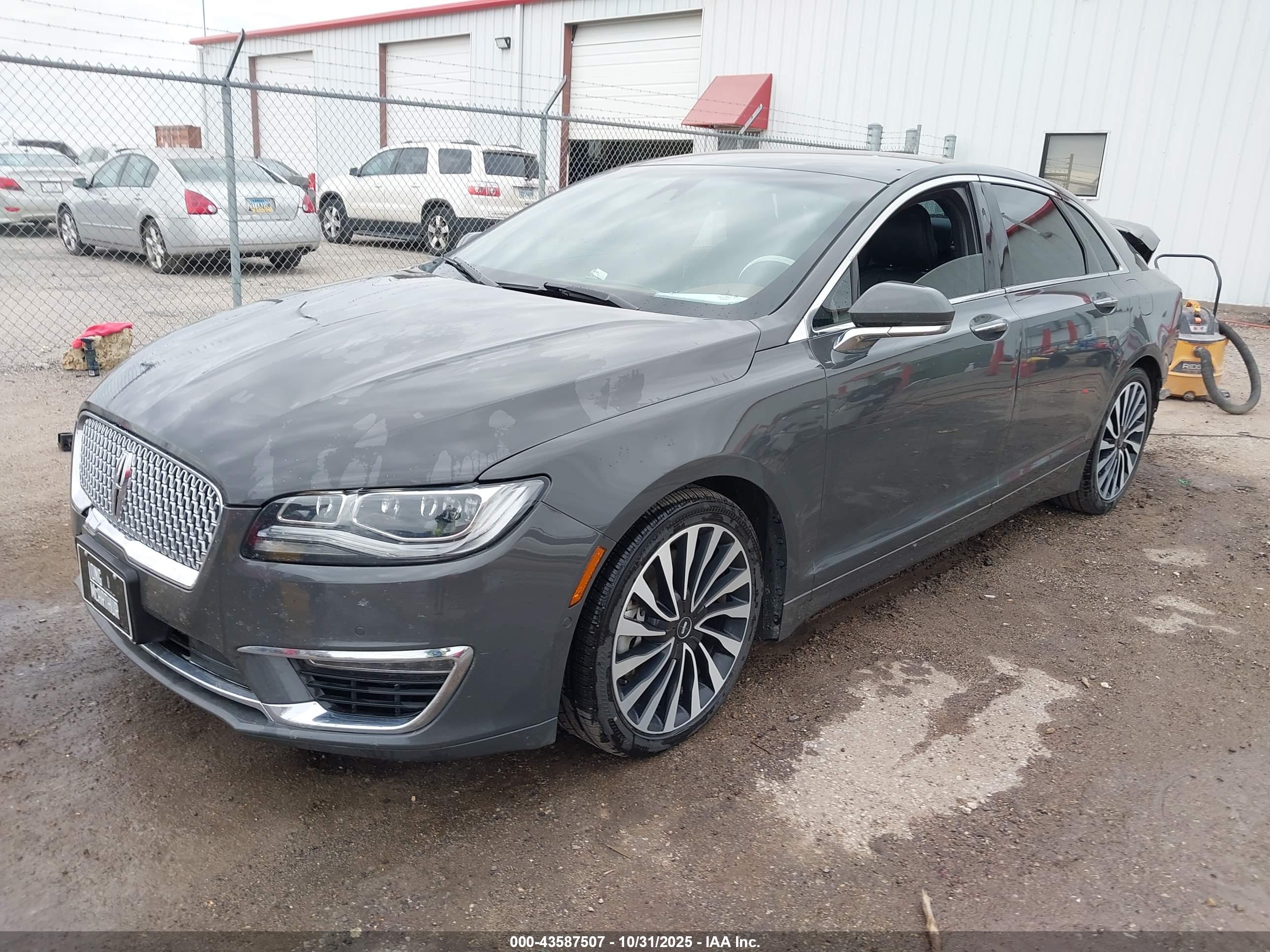 LINCOLN MKZ image 2