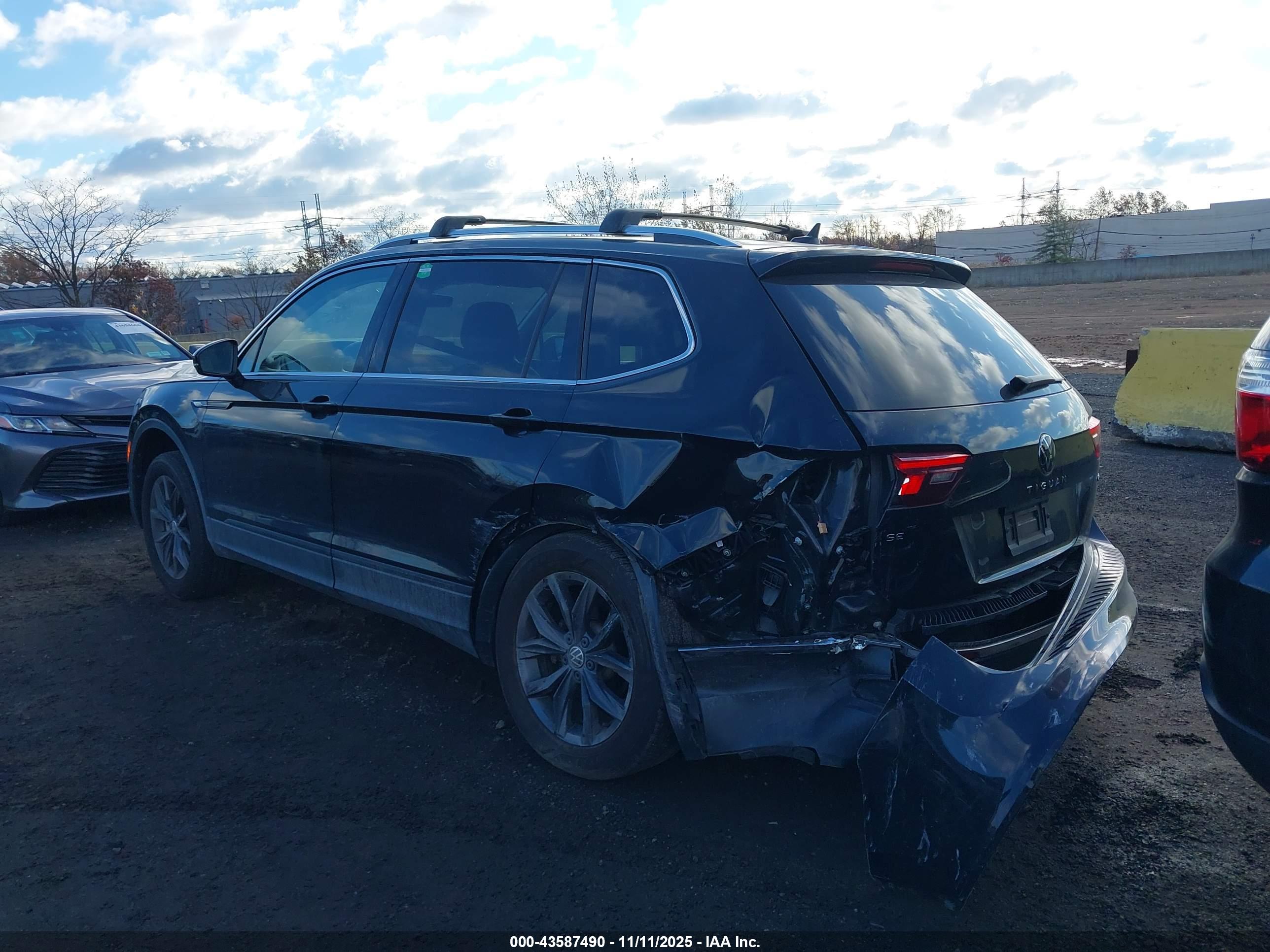 VOLKSWAGEN TIGUAN image 6