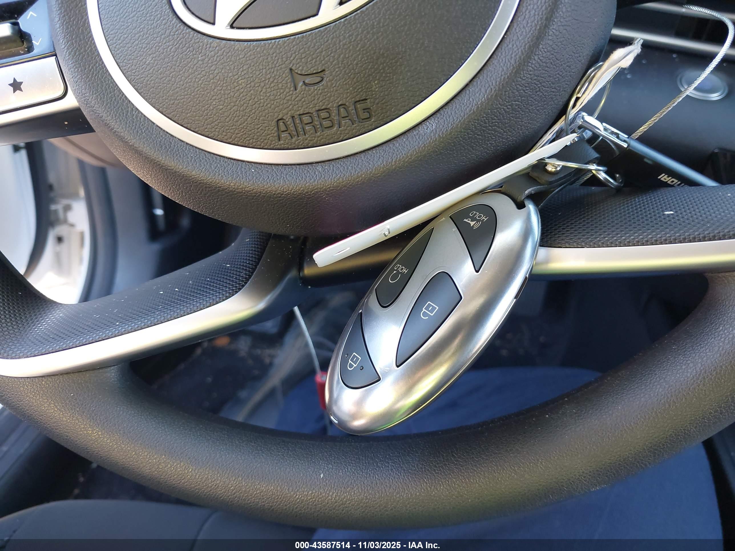 HYUNDAI ELANTRA image 11