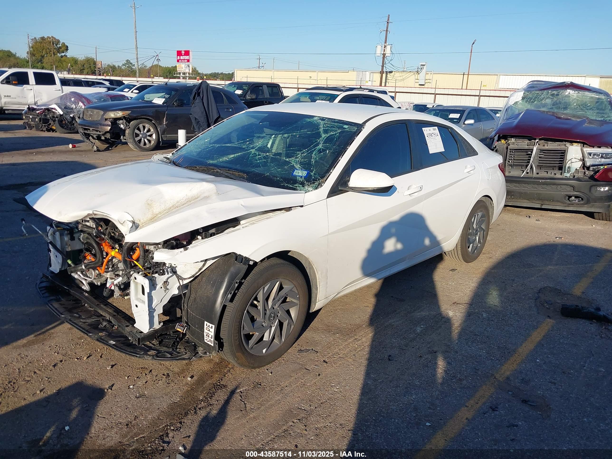HYUNDAI ELANTRA image 2