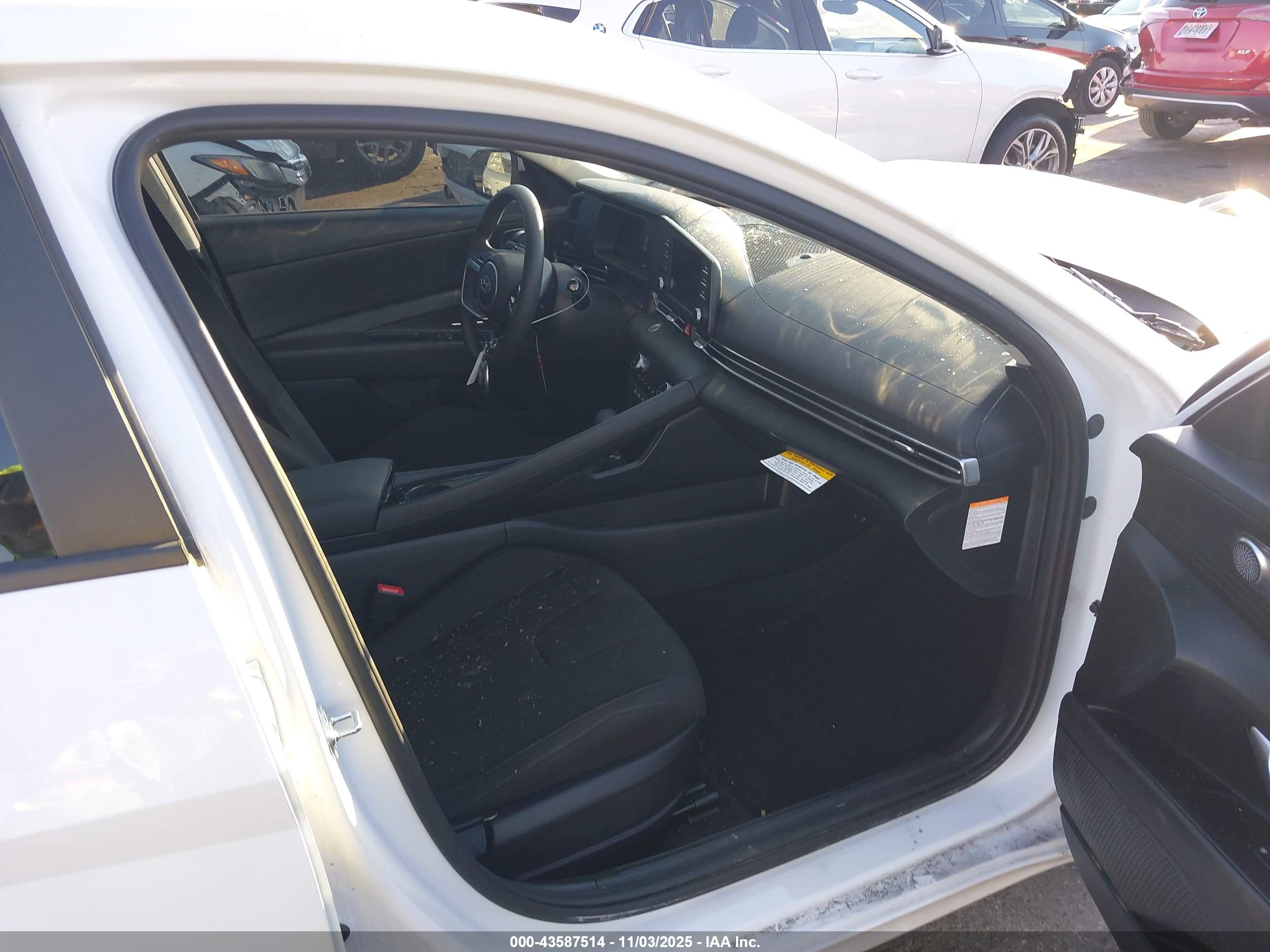 HYUNDAI ELANTRA image 5