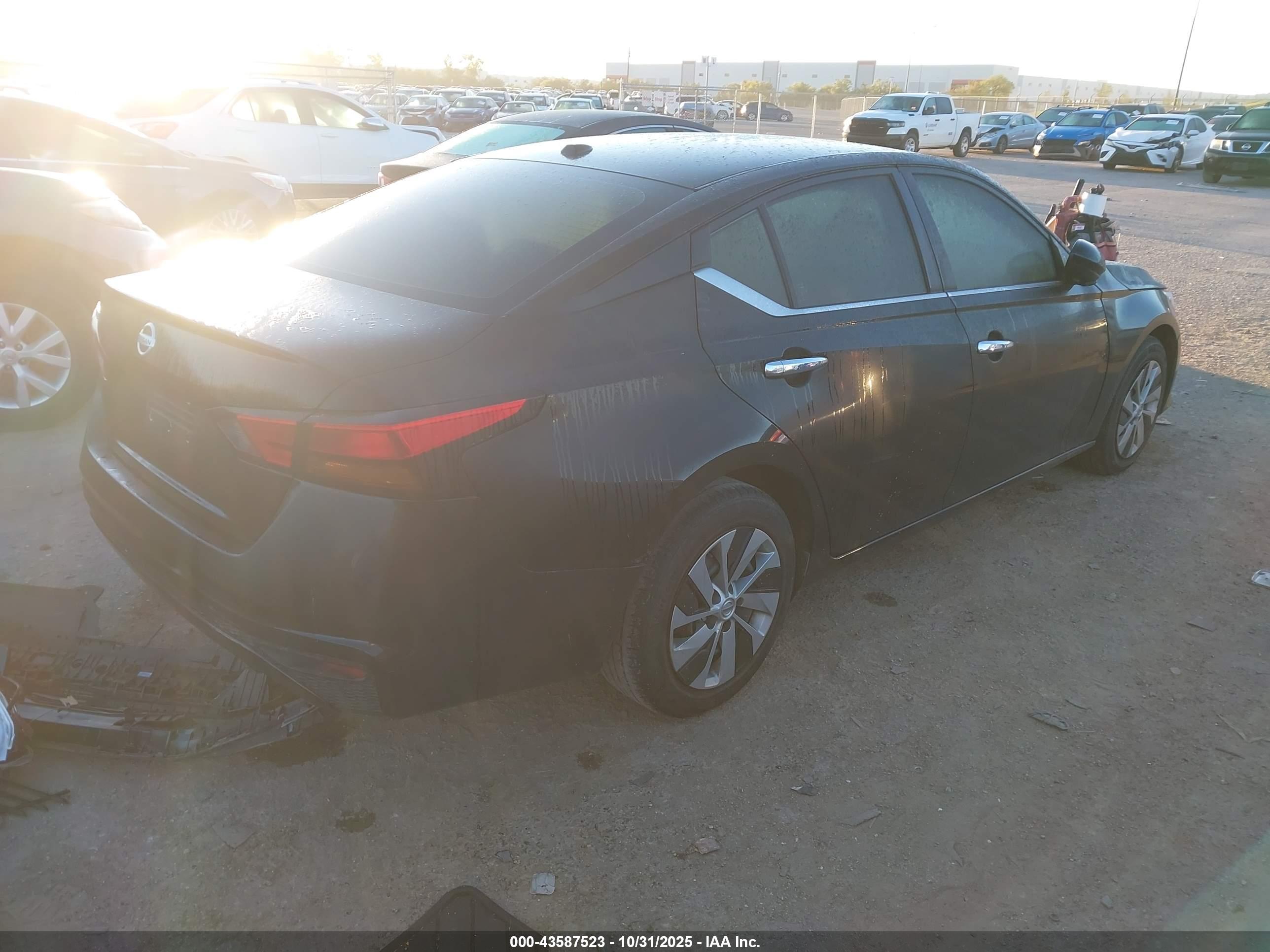 NISSAN ALTIMA image 4