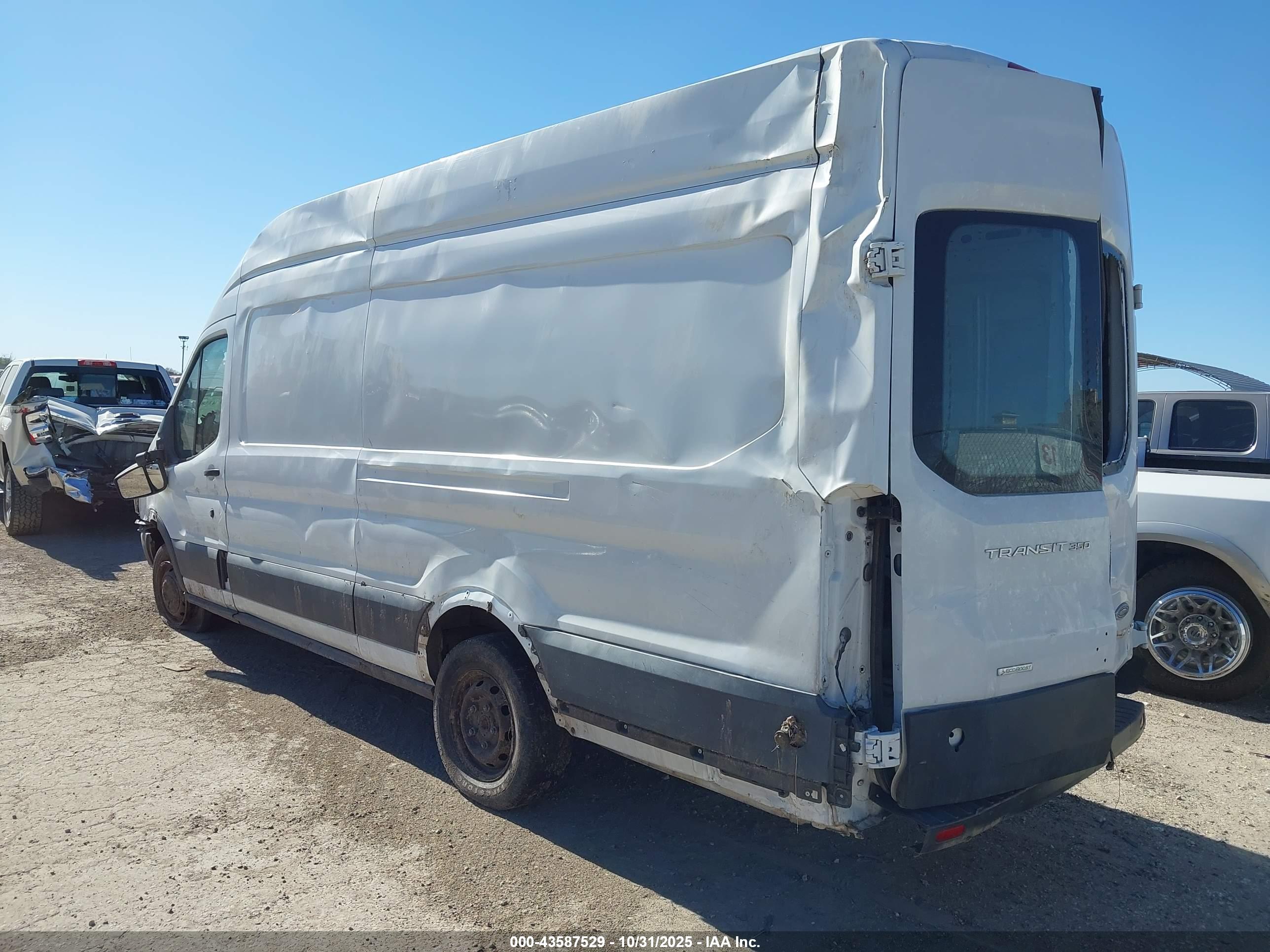 FORD TRANSIT-250 image 3