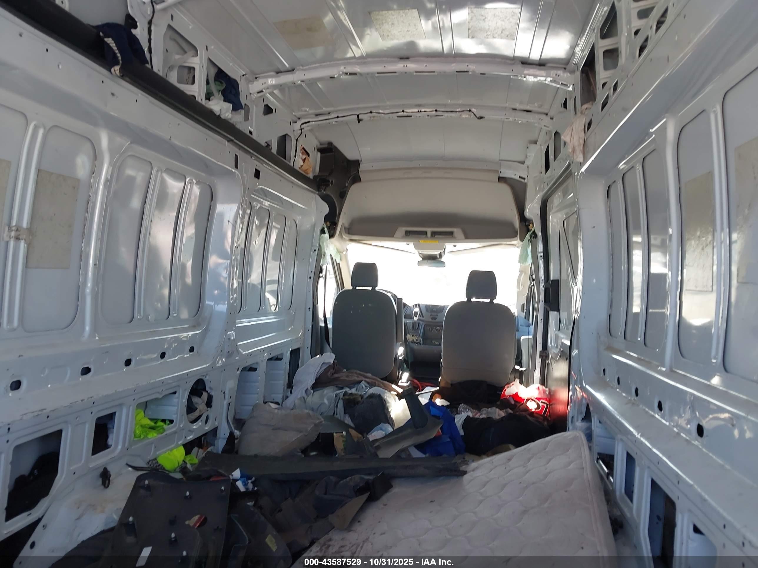 FORD TRANSIT-250 image 5