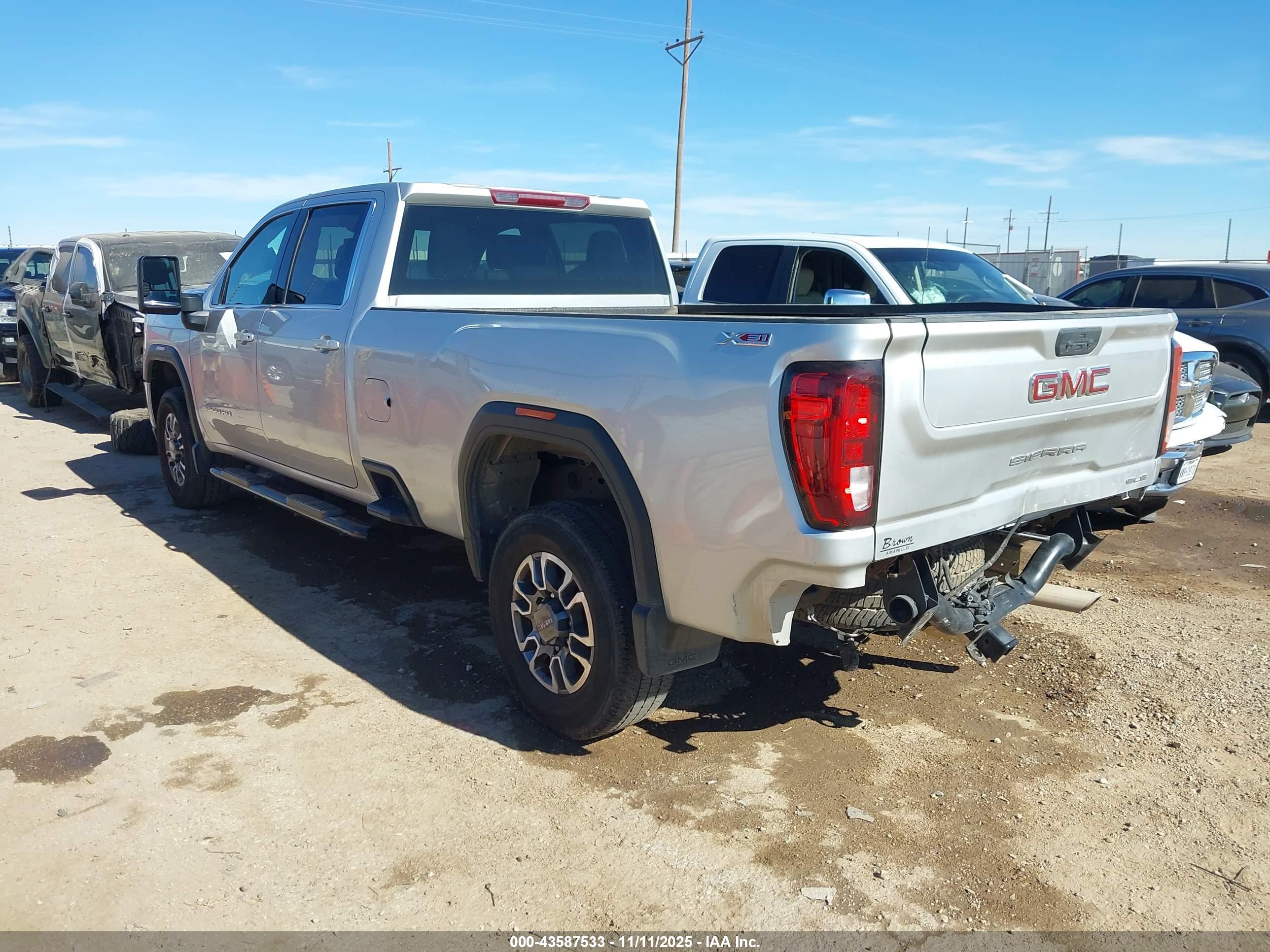 GMC SIERRA image 3