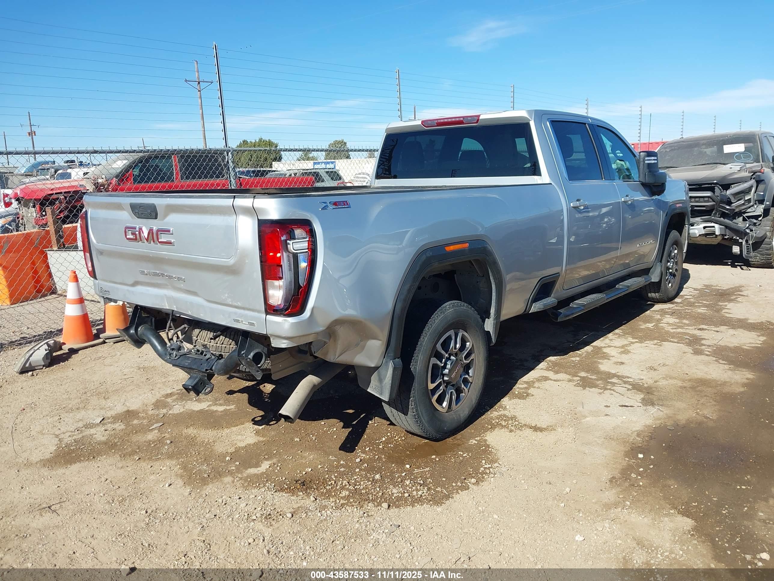 GMC SIERRA image 4