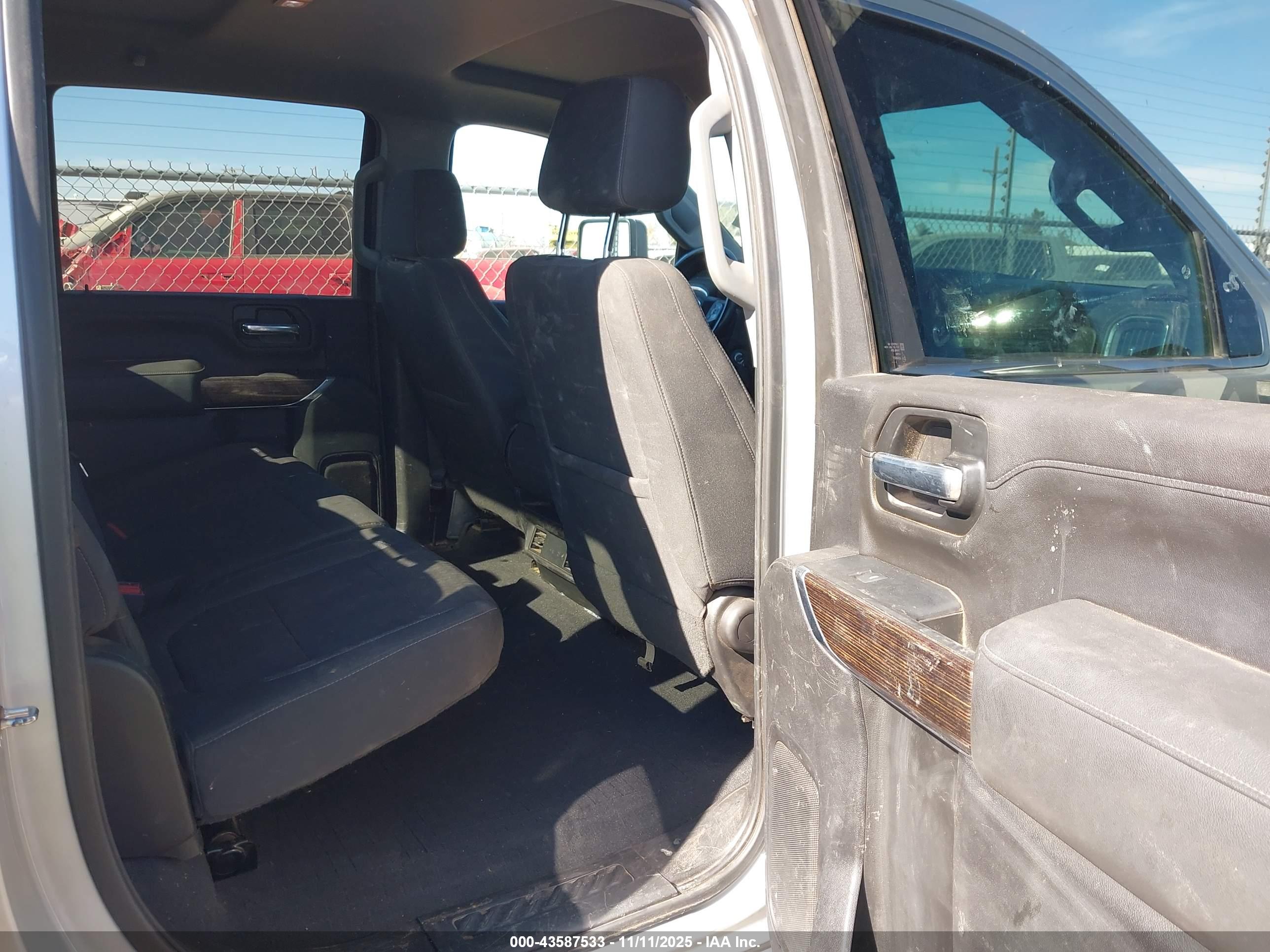 GMC SIERRA image 7