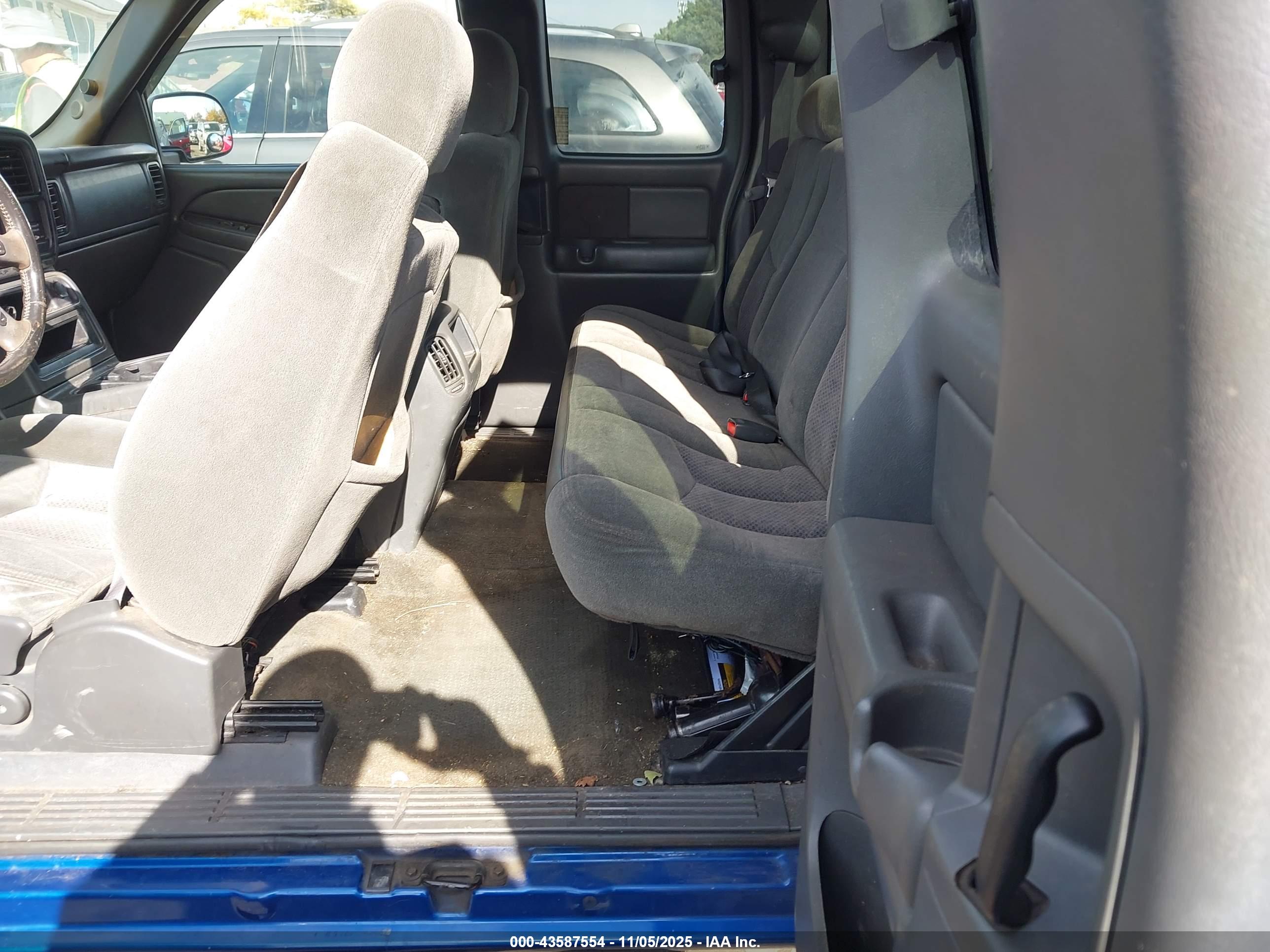 CHEVROLET SILVERADO image 8