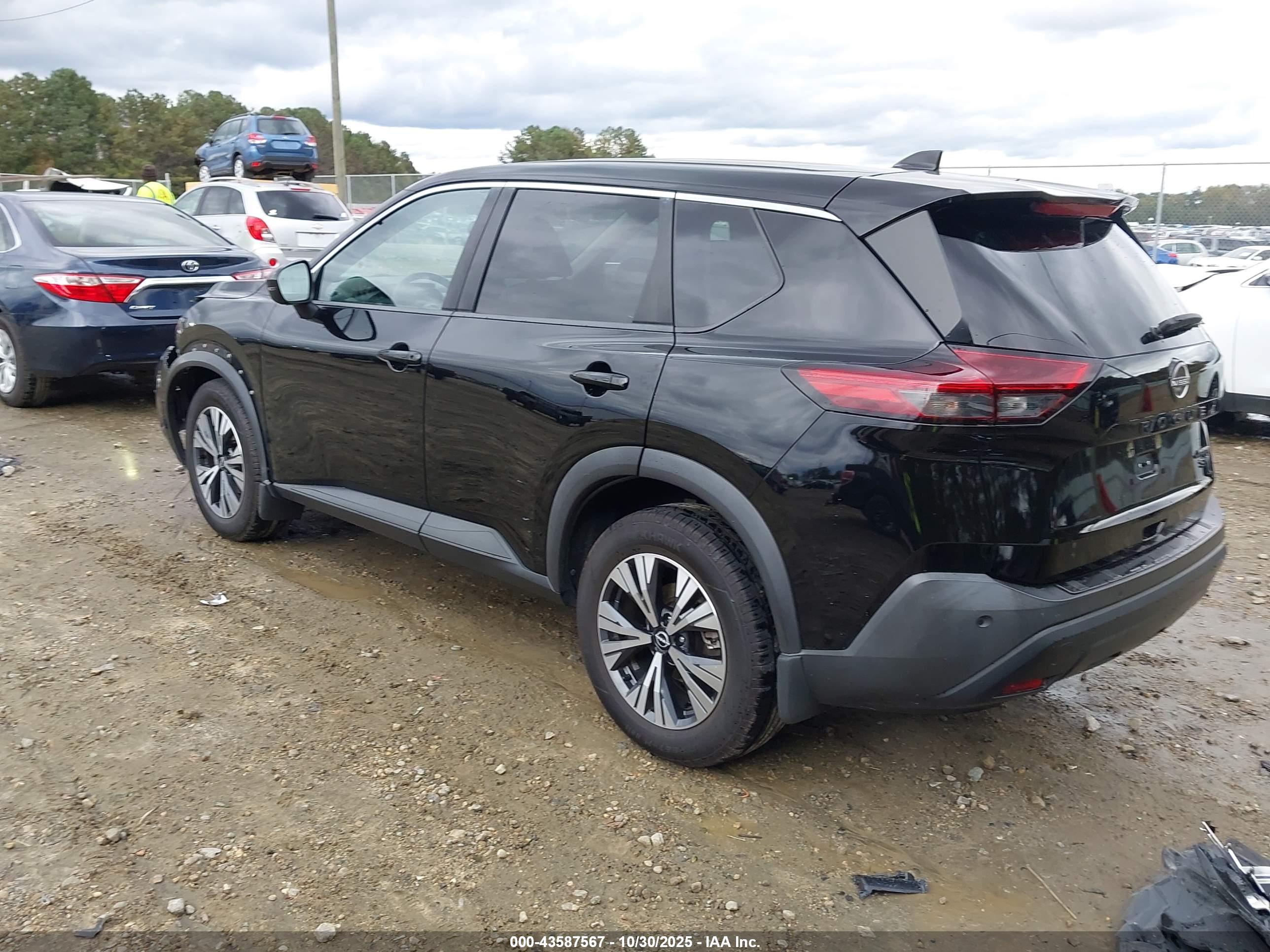 NISSAN ROGUE image 3
