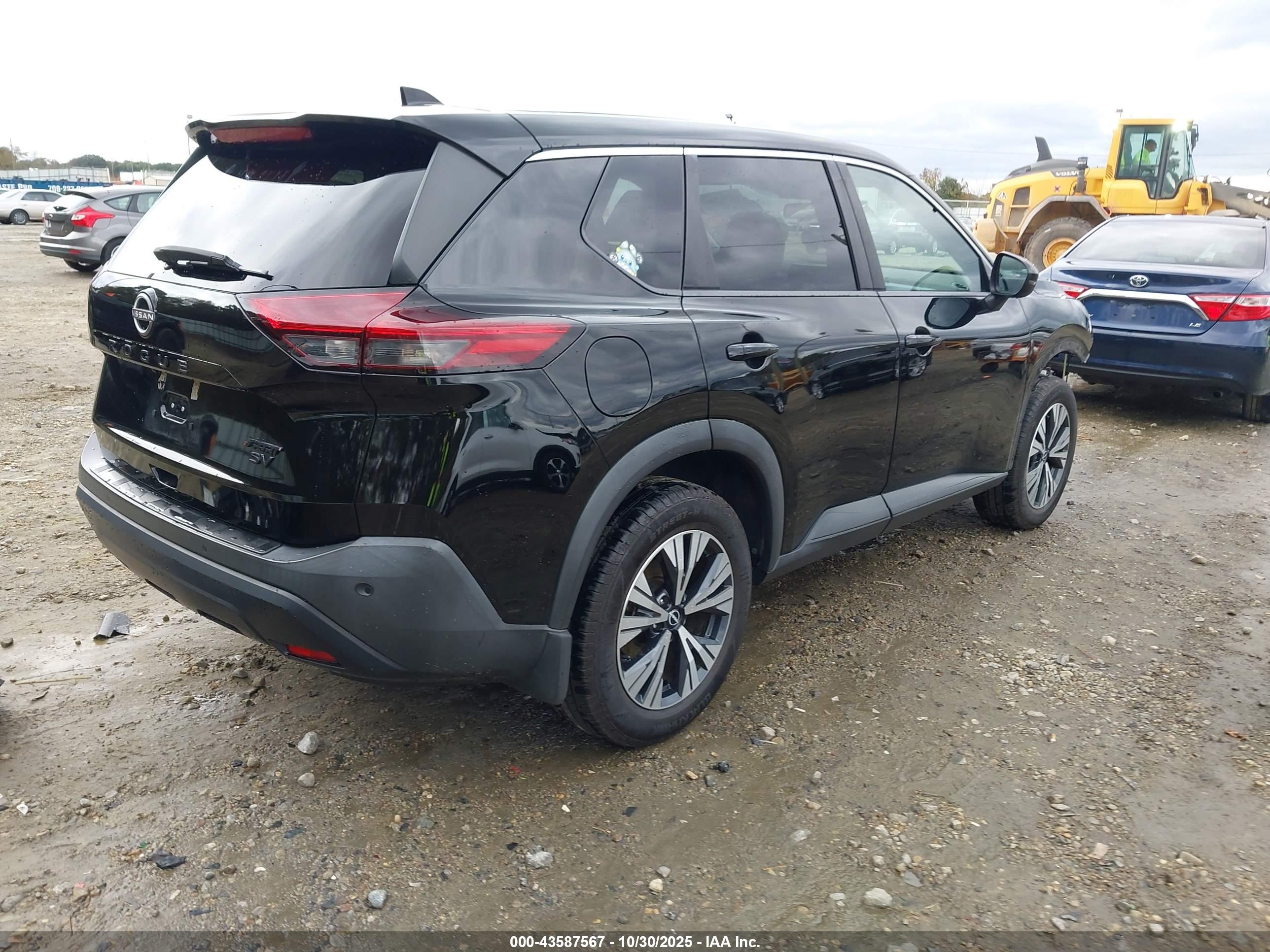 NISSAN ROGUE image 4