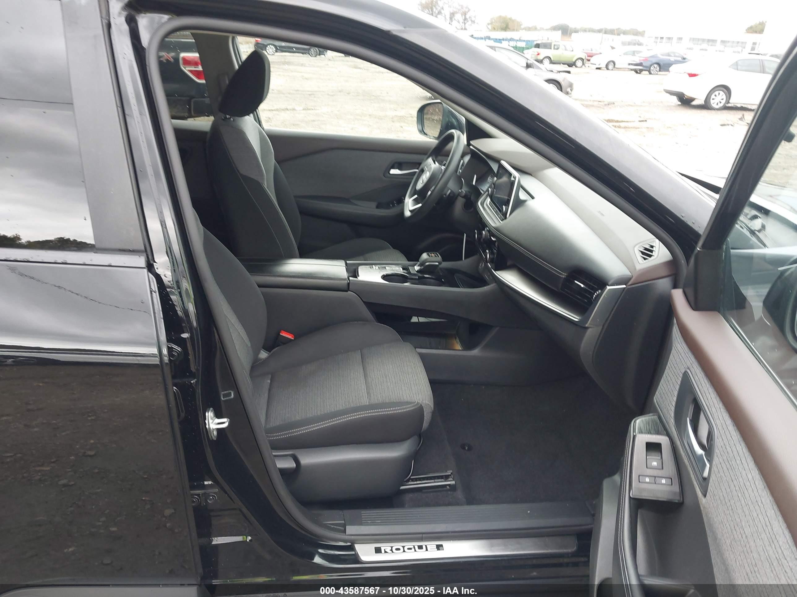 NISSAN ROGUE image 5