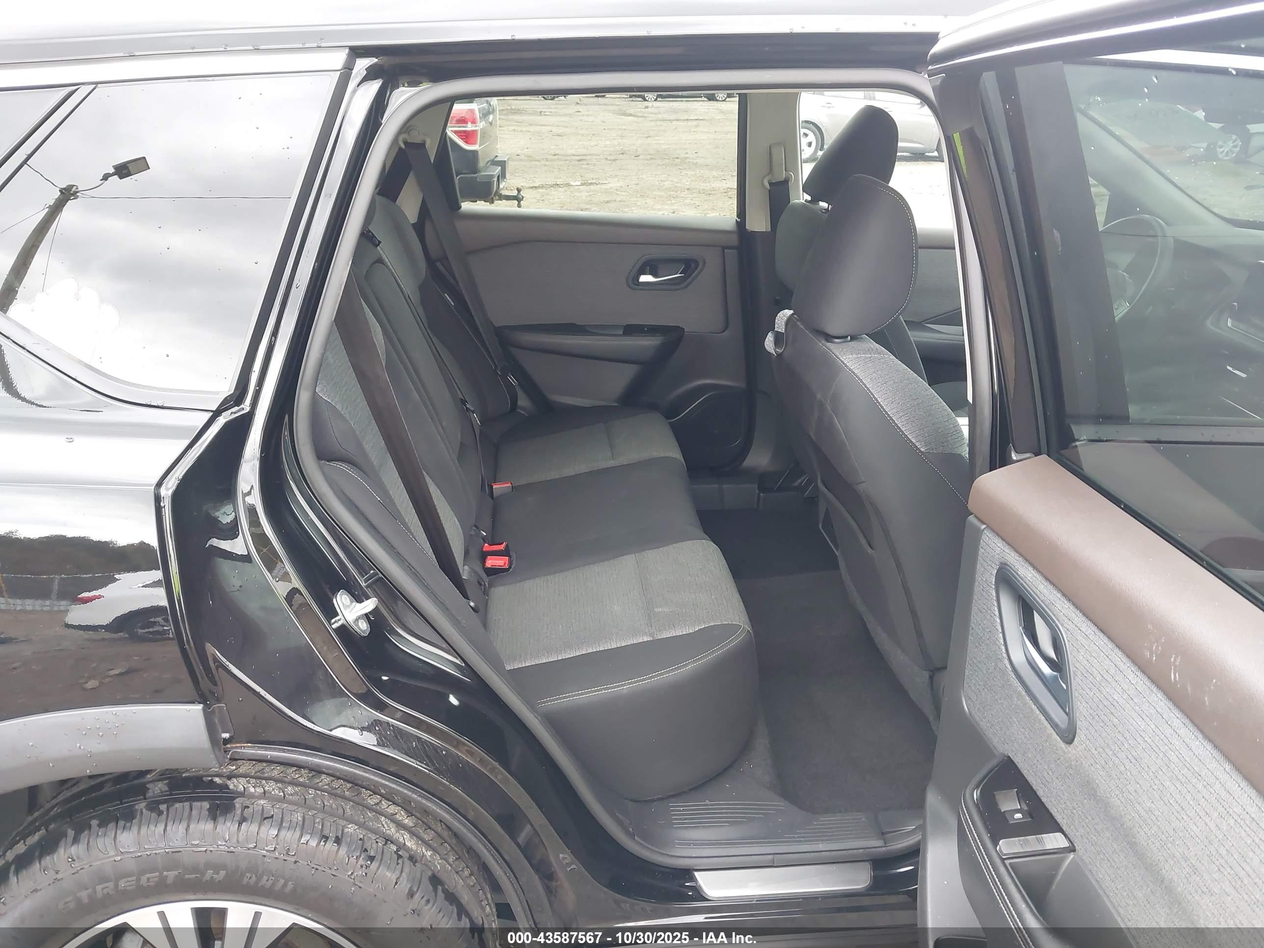NISSAN ROGUE image 8