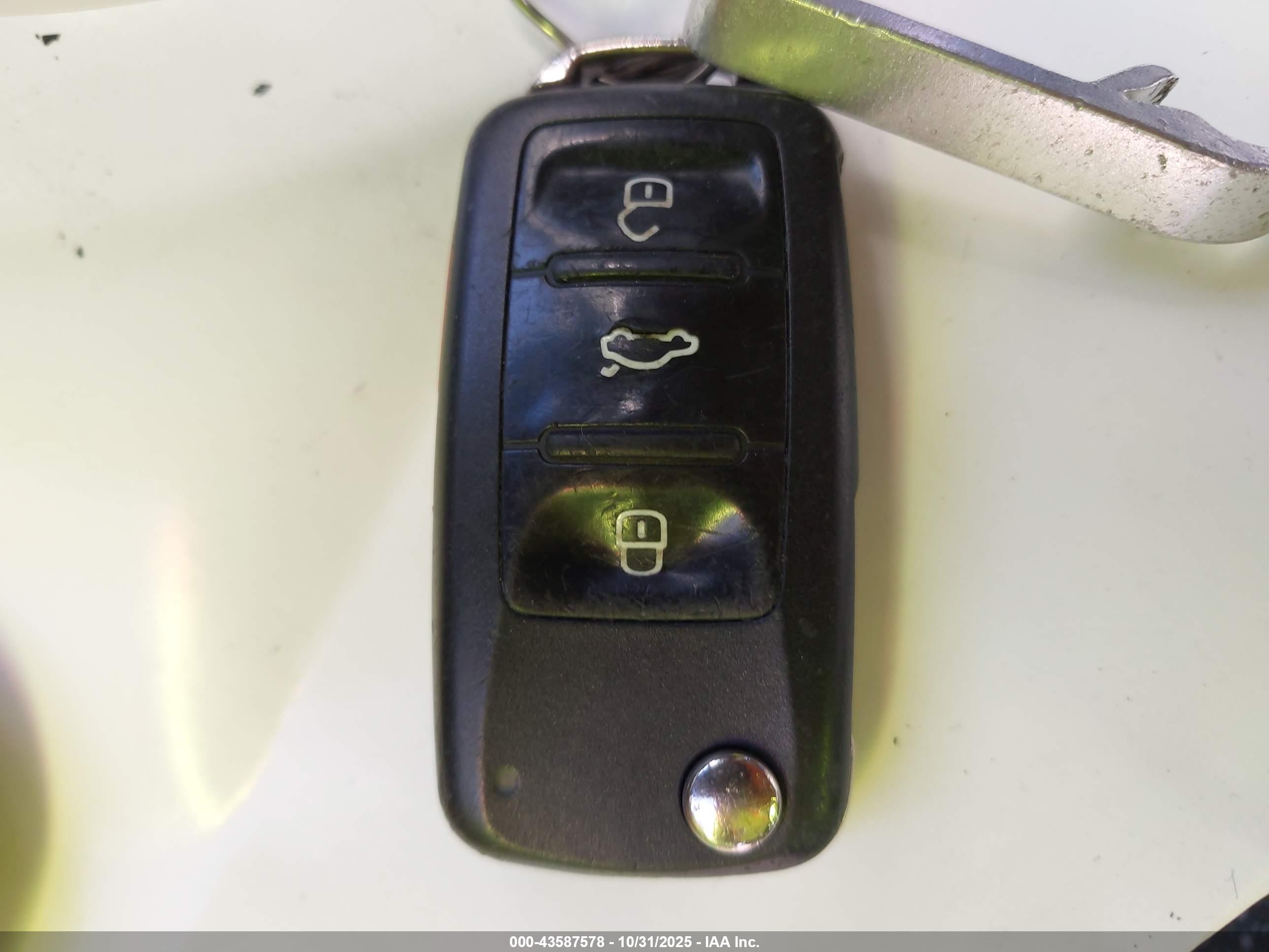 VOLKSWAGEN PASSAT image 11