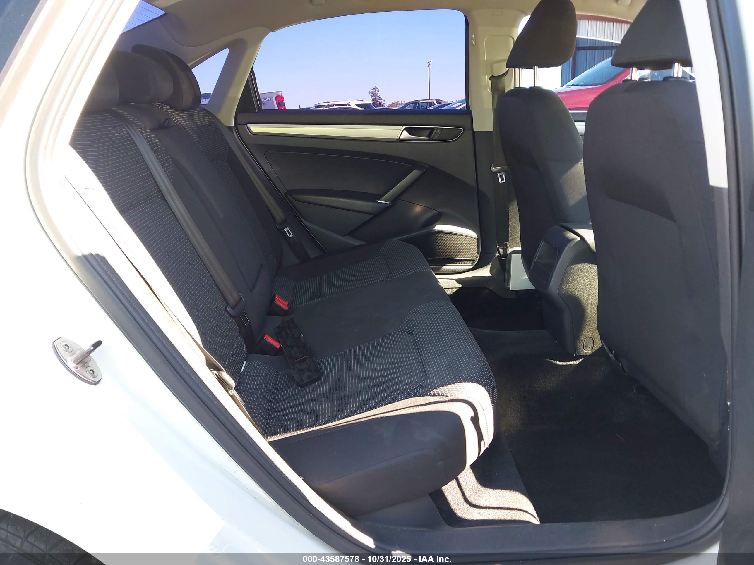 VOLKSWAGEN PASSAT image 8