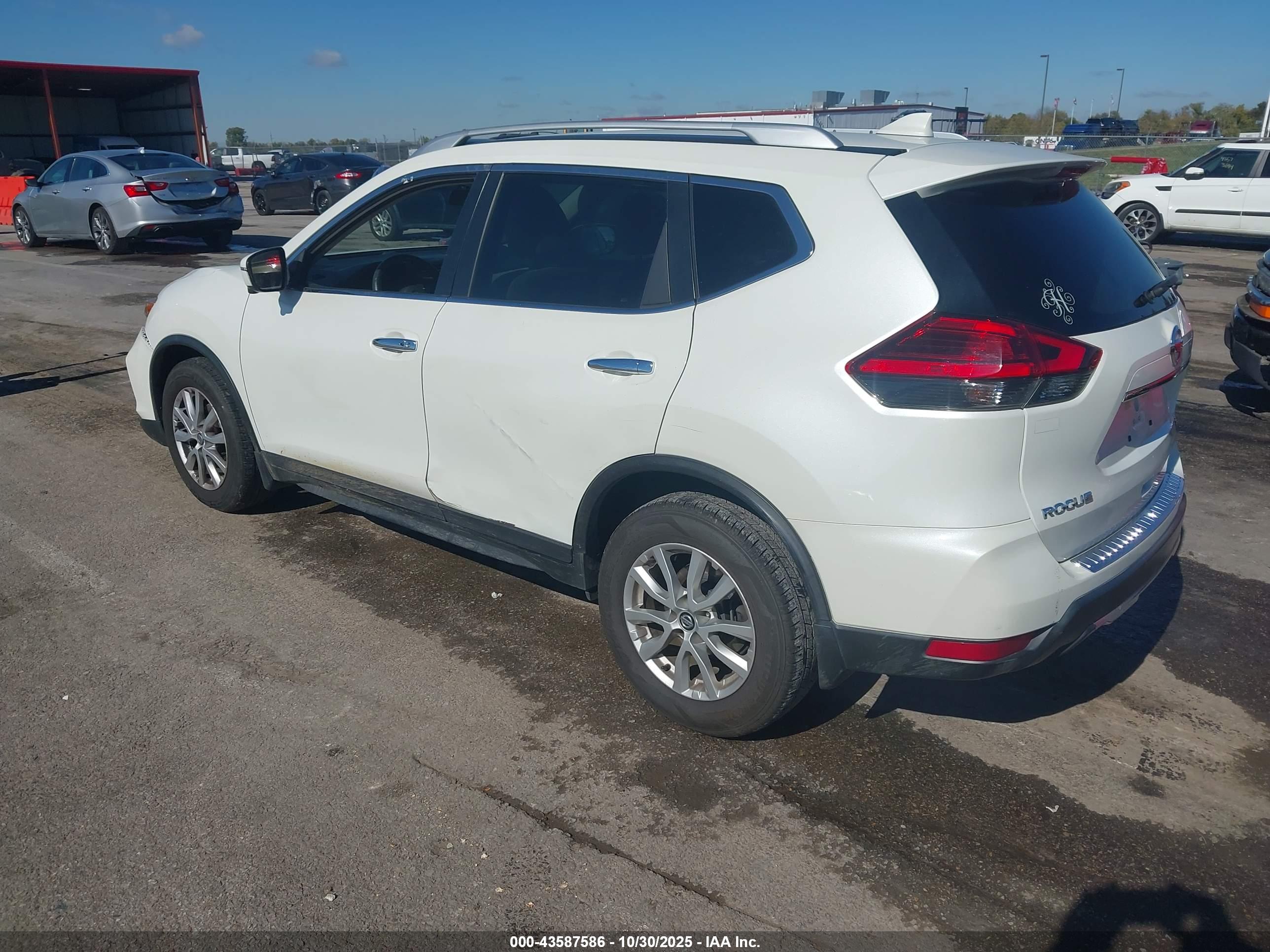 NISSAN ROGUE image 3