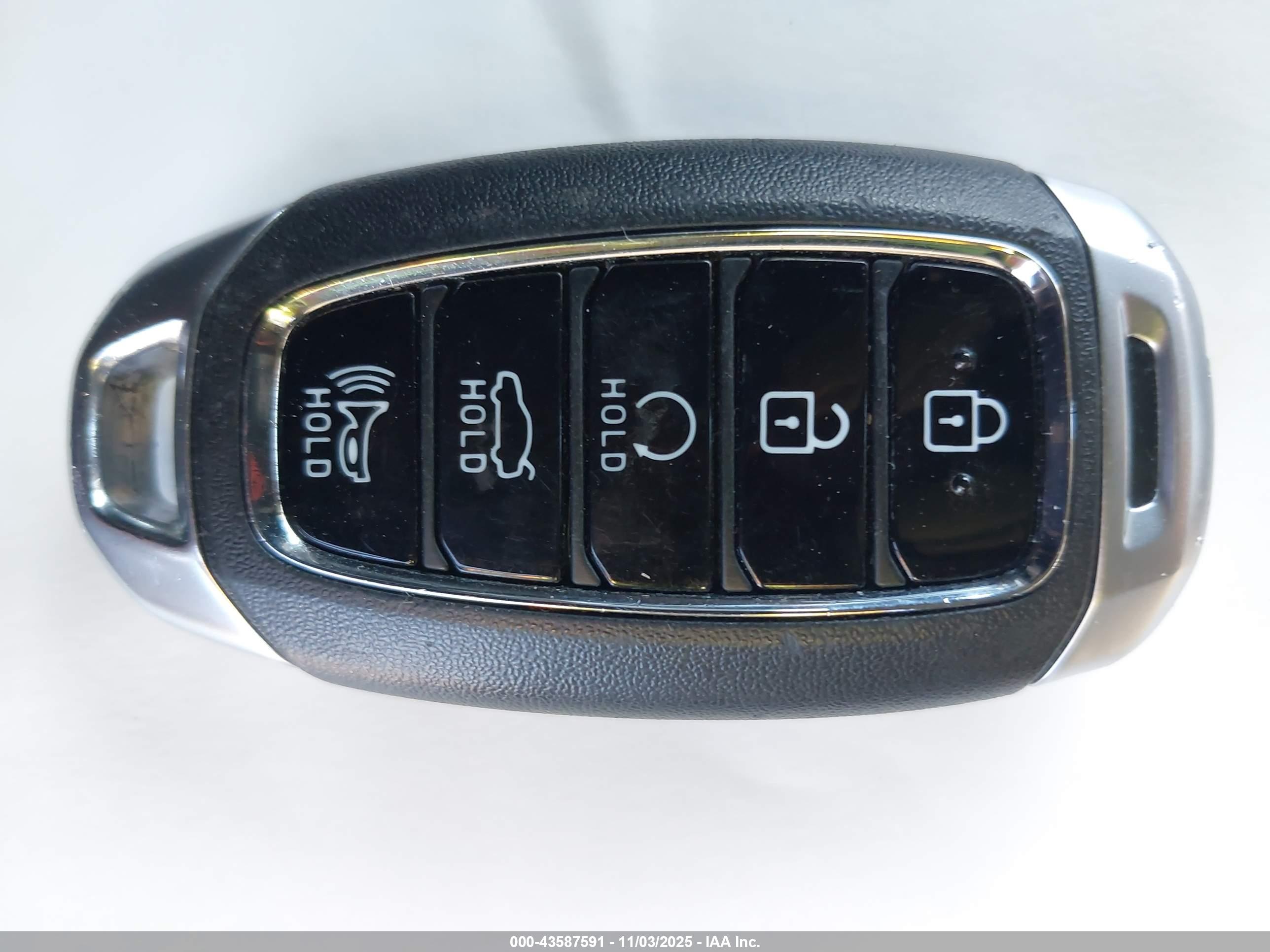 HYUNDAI ELANTRA image 11