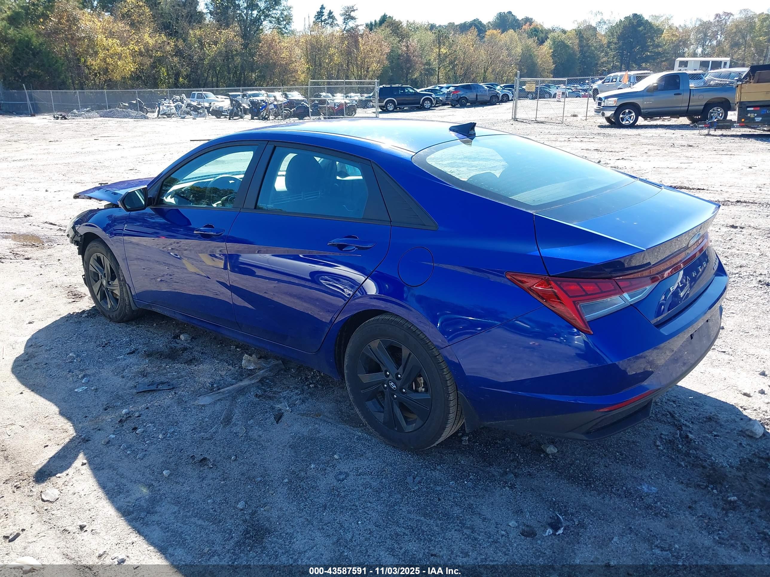 HYUNDAI ELANTRA image 3