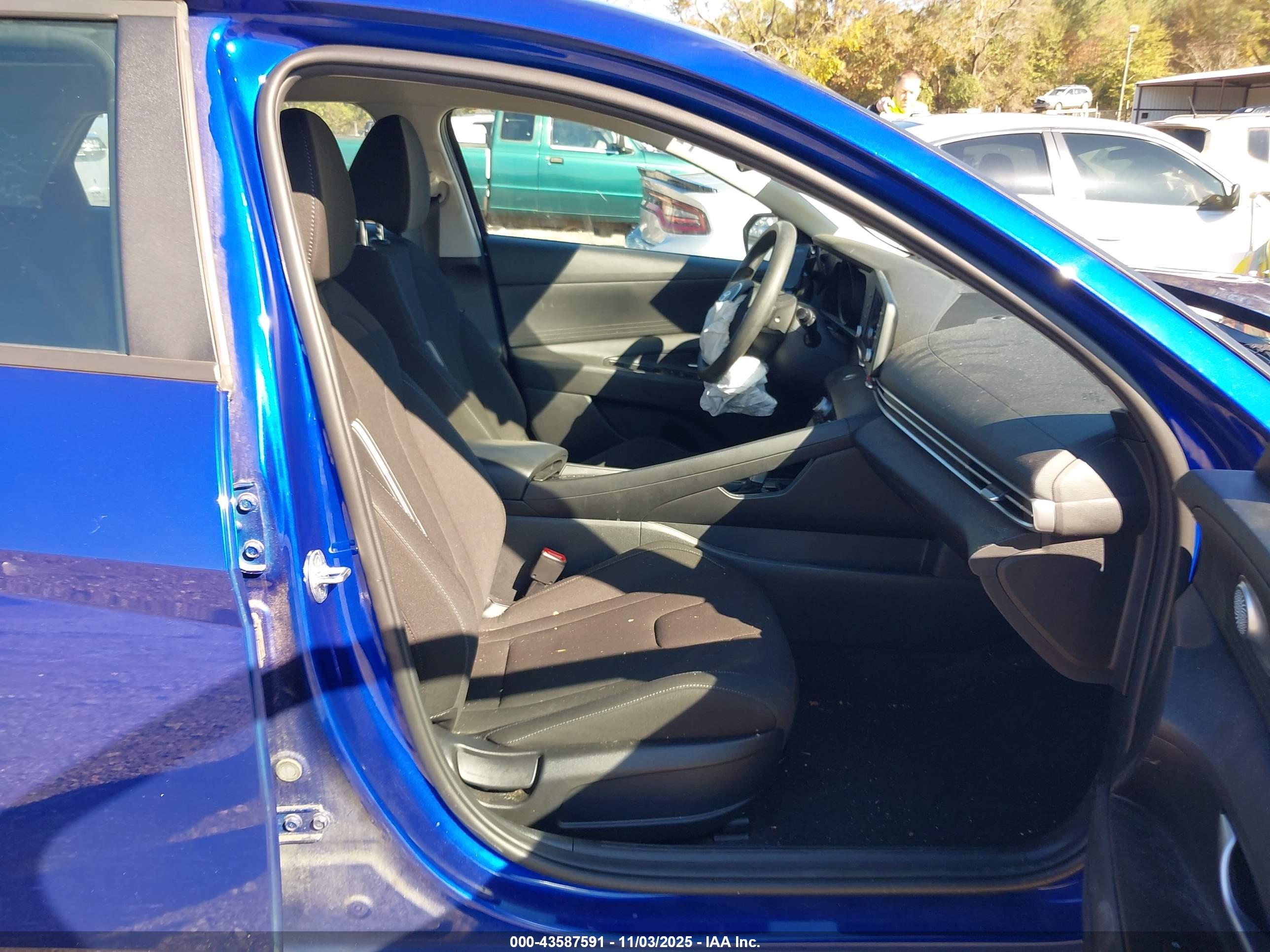 HYUNDAI ELANTRA image 5
