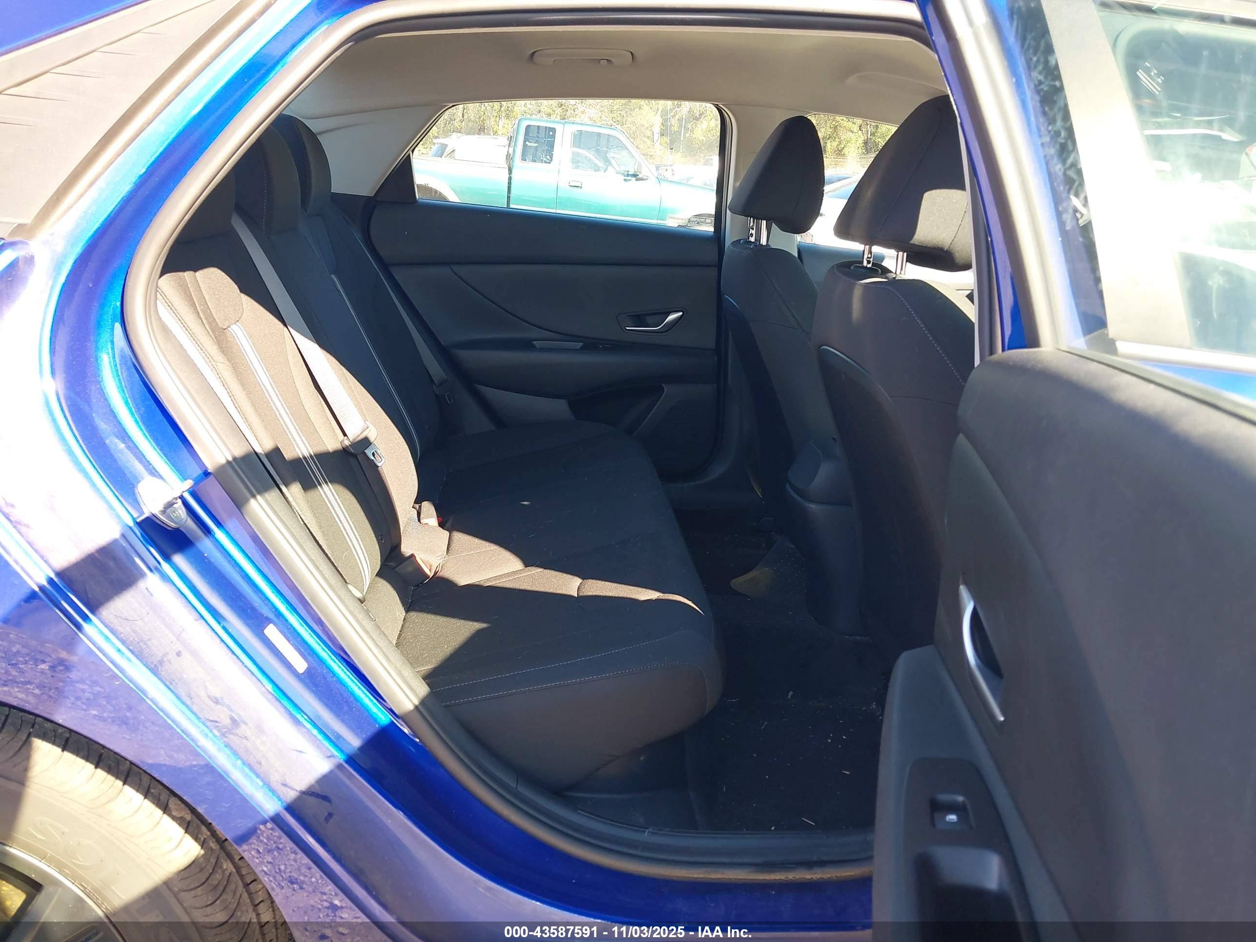 HYUNDAI ELANTRA image 8