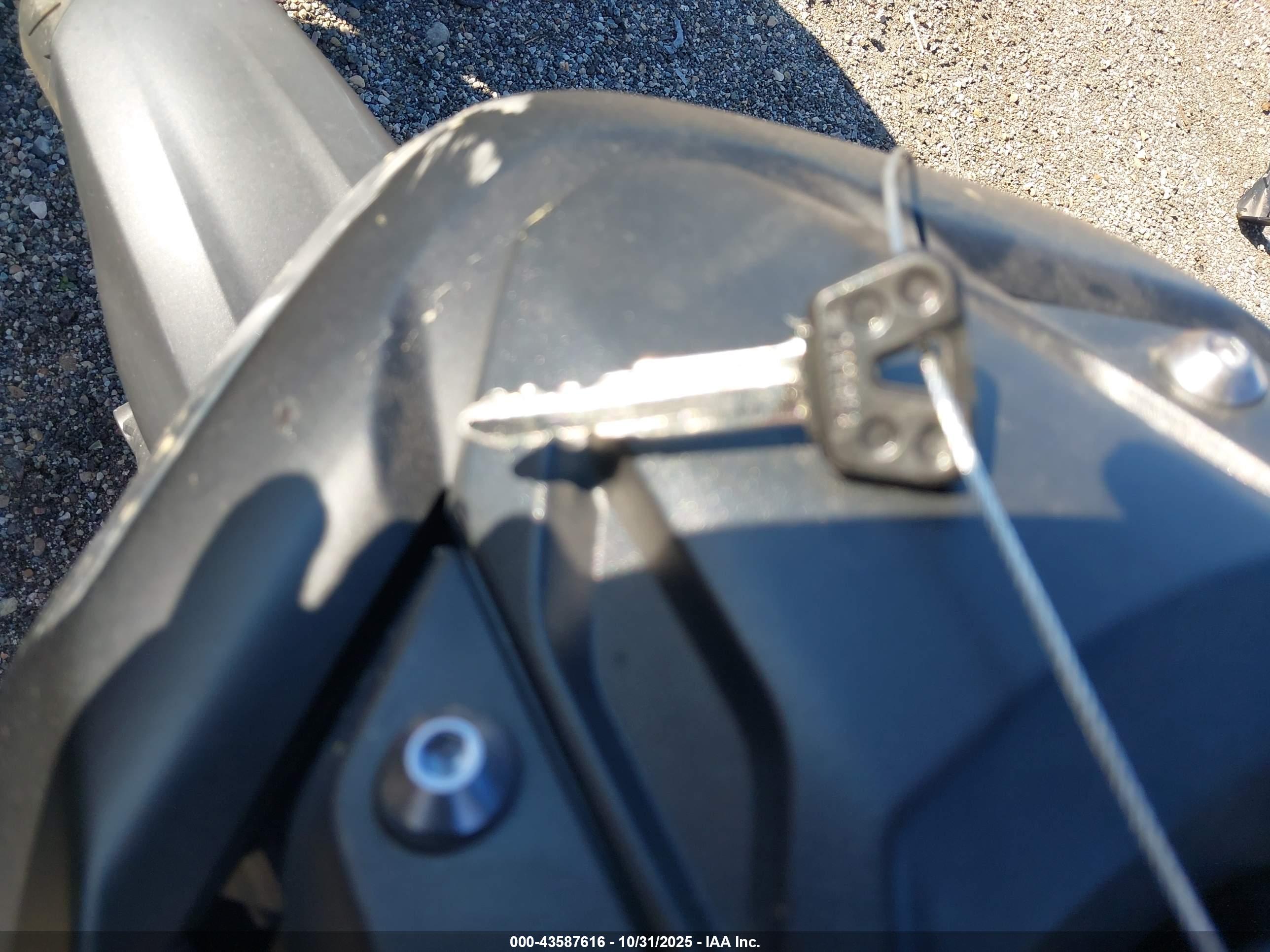 YAMAHA MT07 image 11
