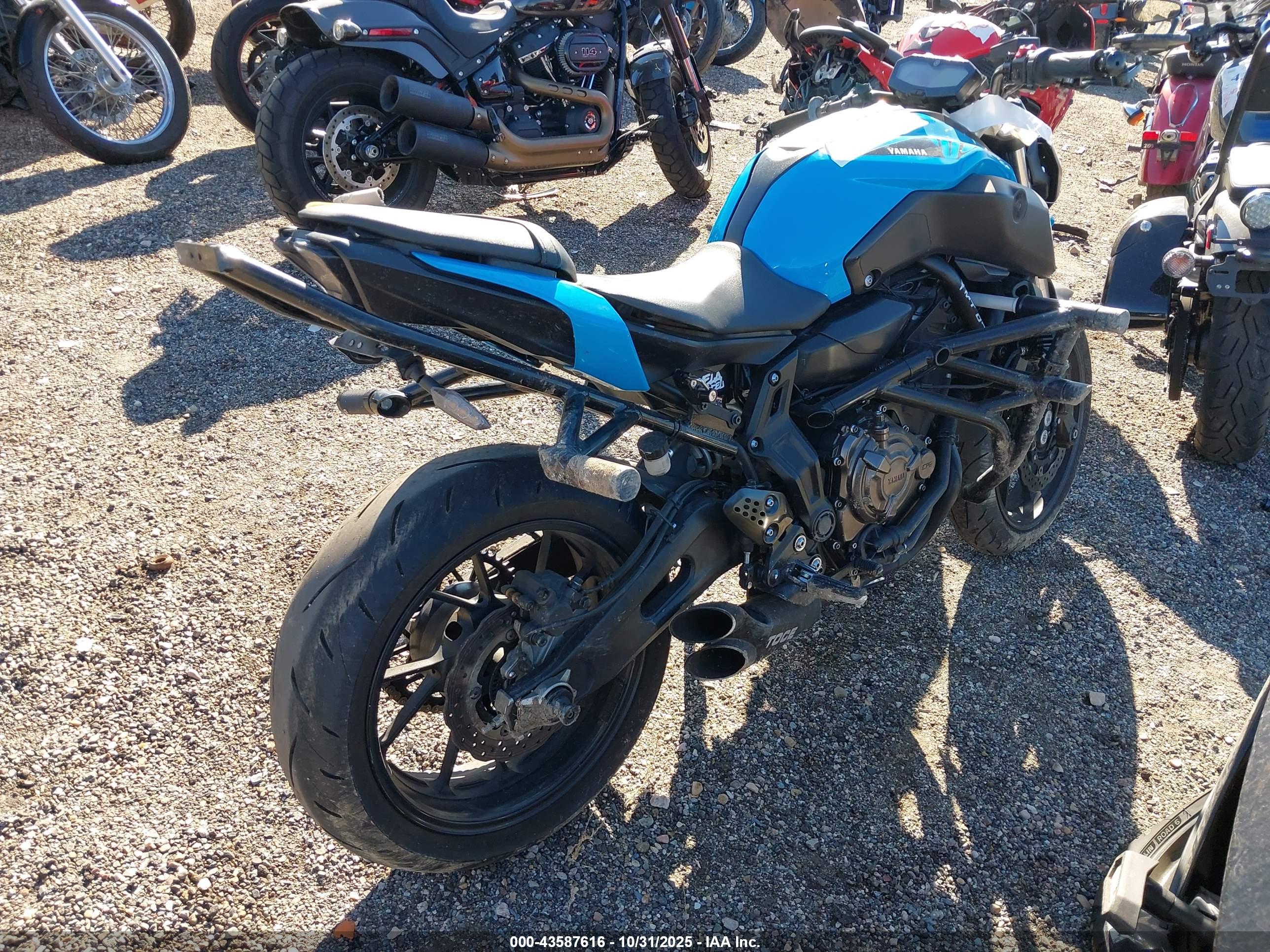 YAMAHA MT07 image 4