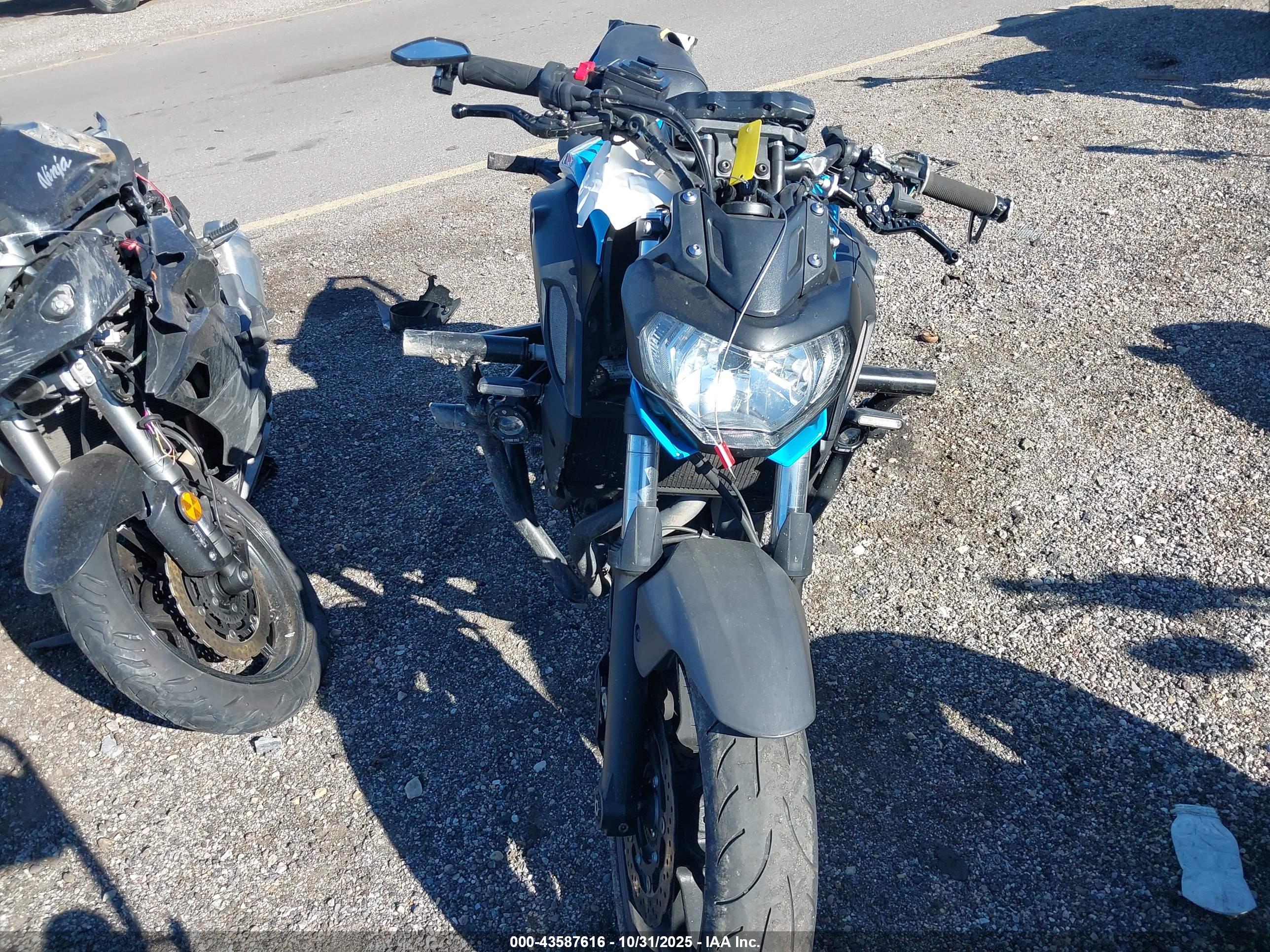 YAMAHA MT07 image 5