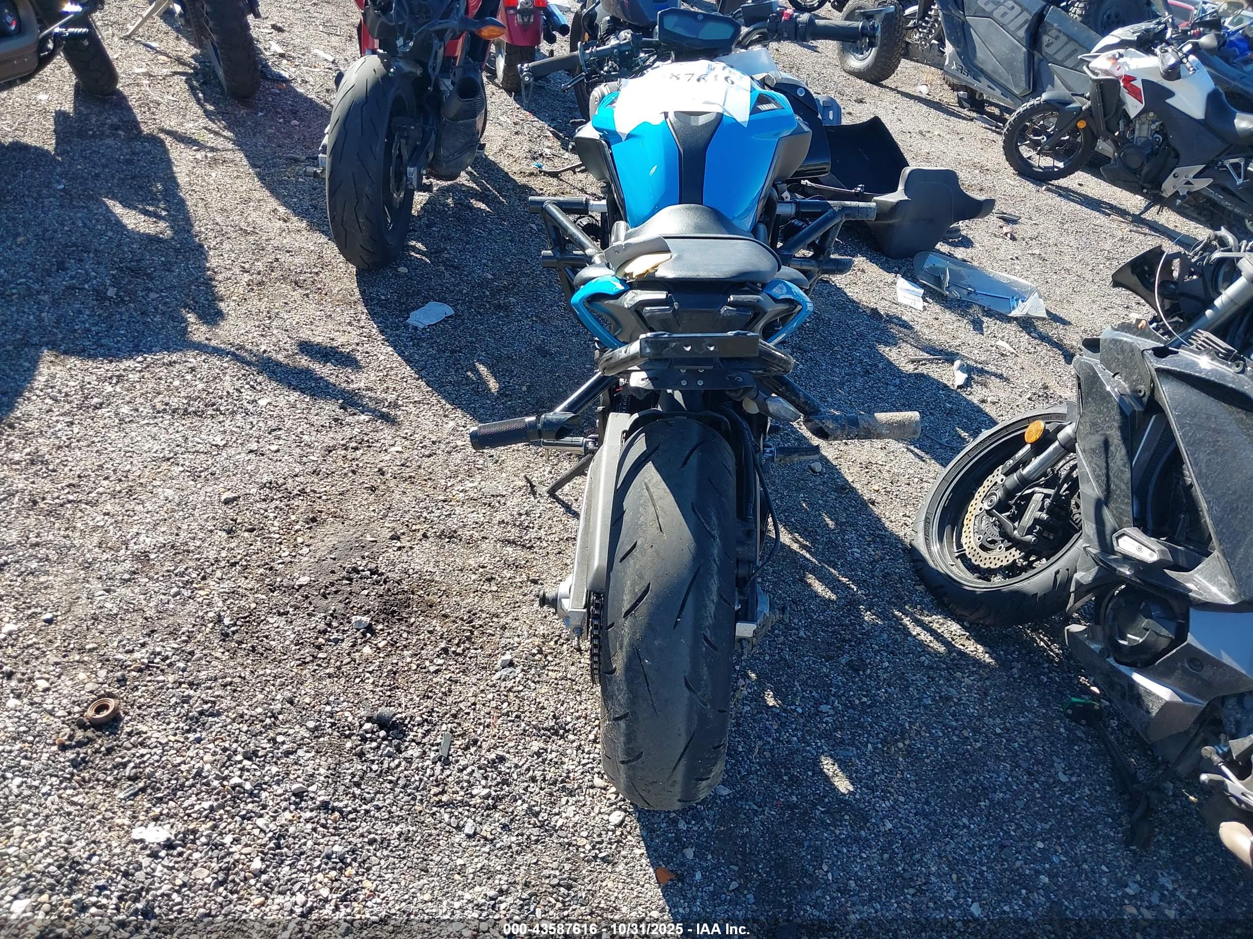 YAMAHA MT07 image 6