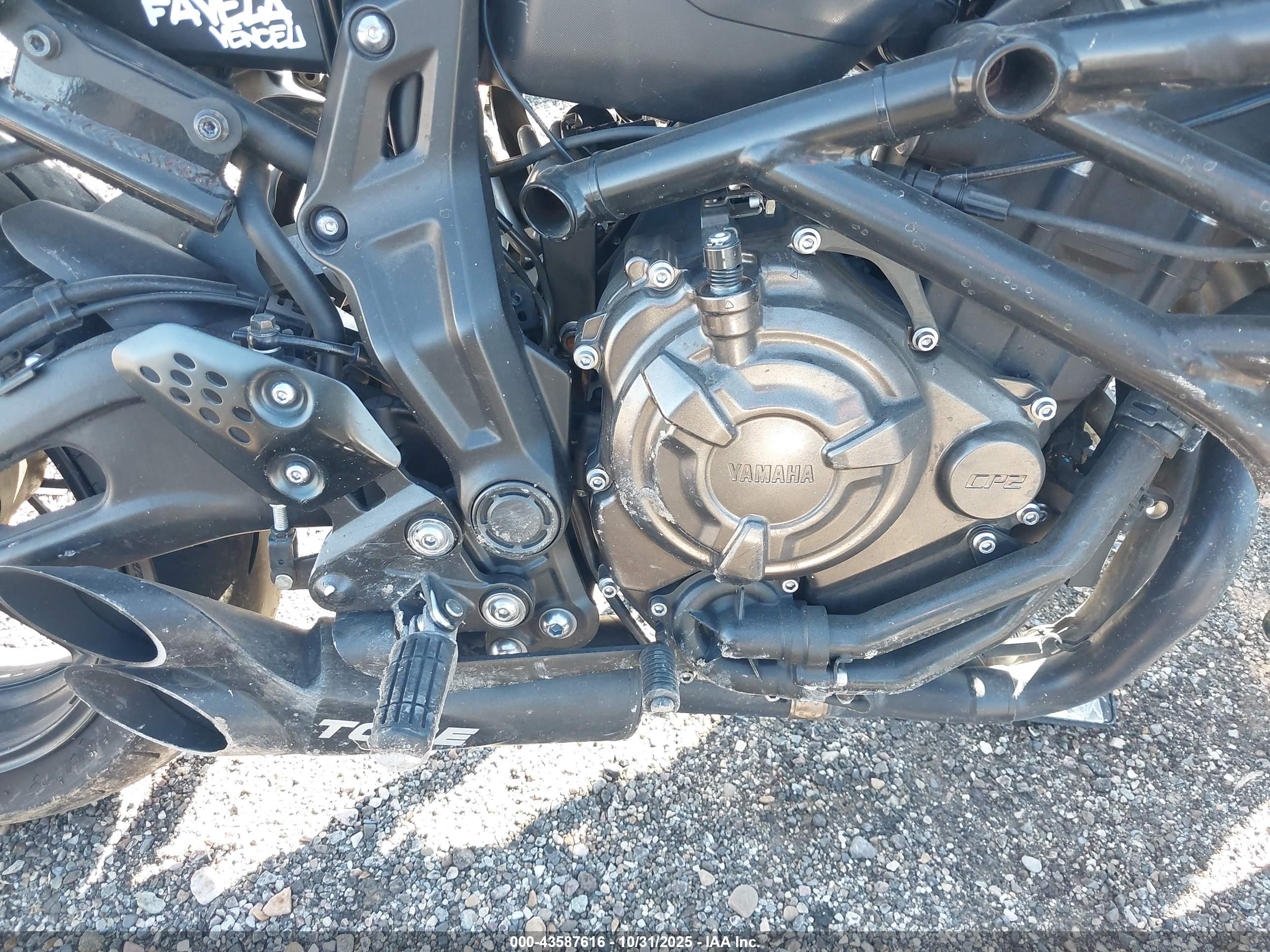 YAMAHA MT07 image 8
