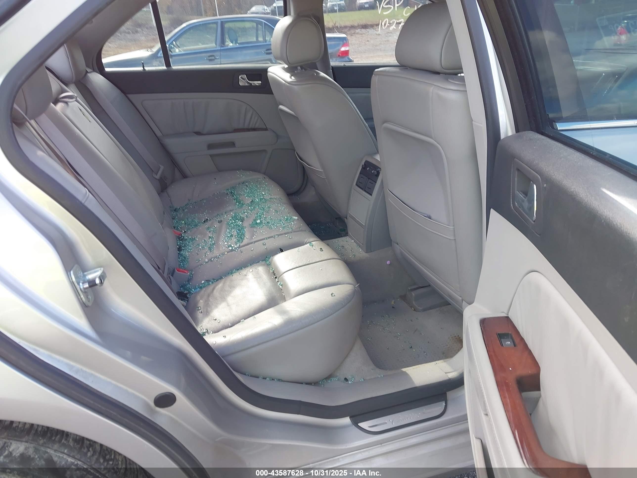 CADILLAC STS image 8