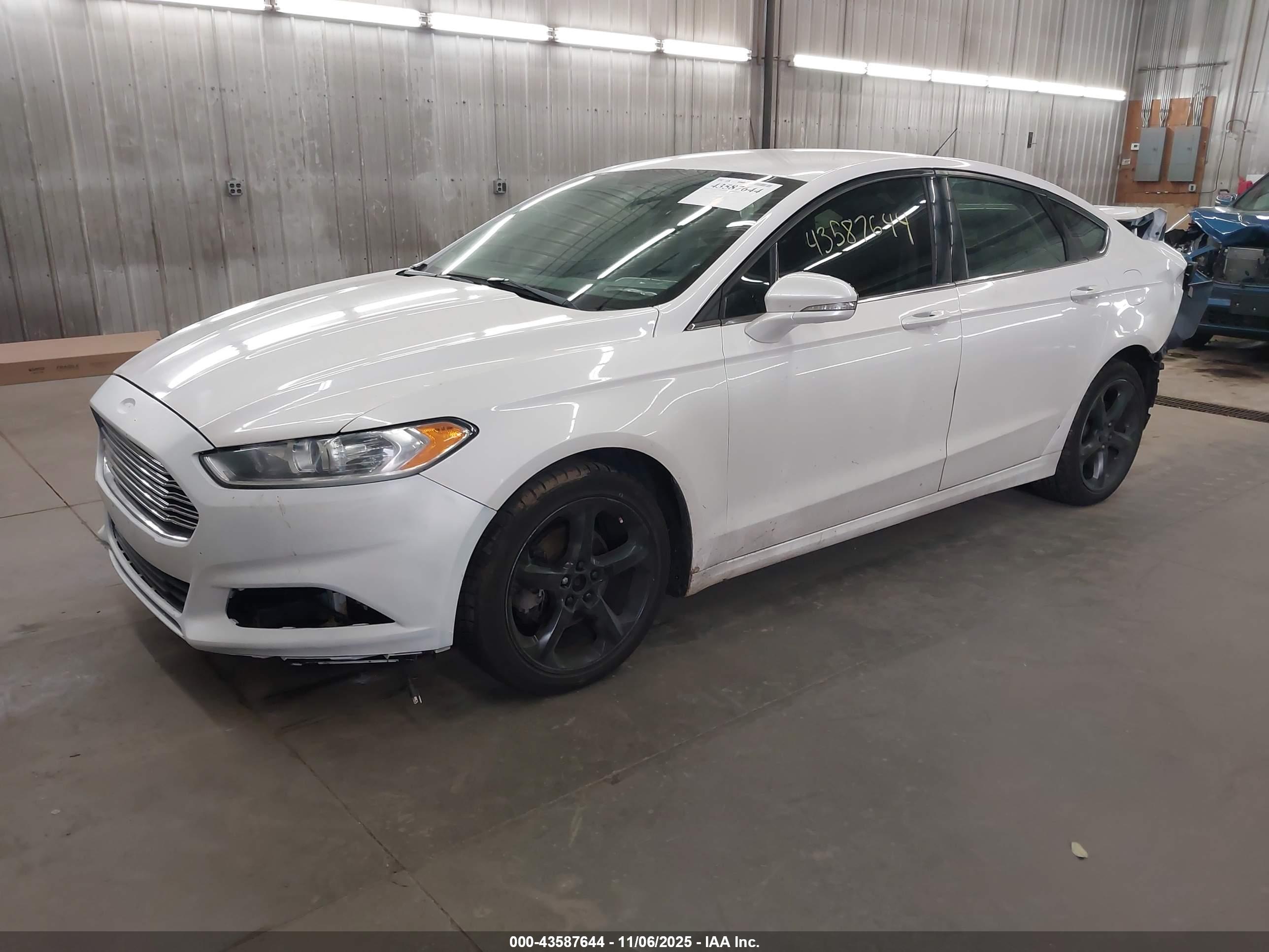 FORD FUSION image 2