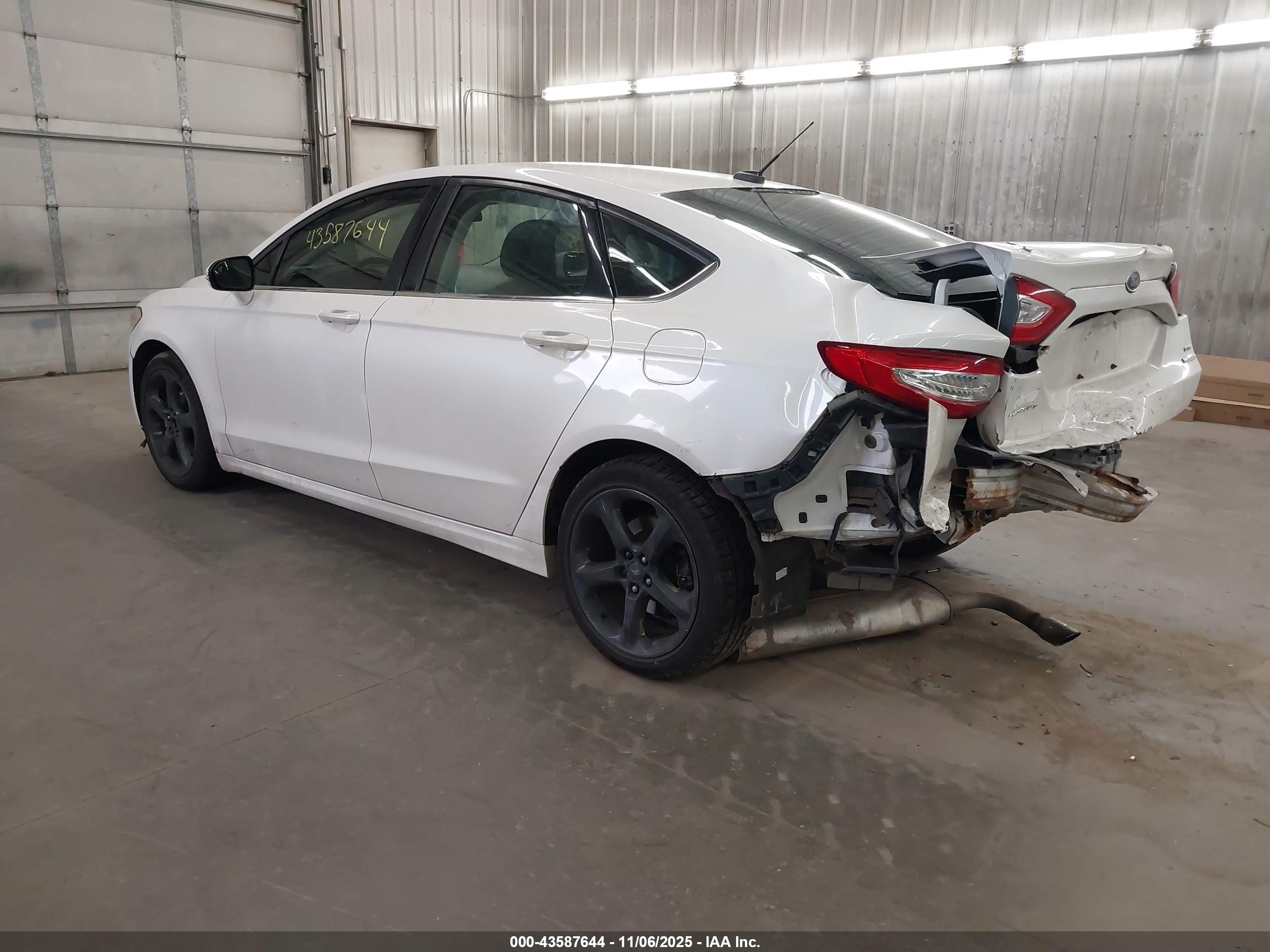 FORD FUSION image 3