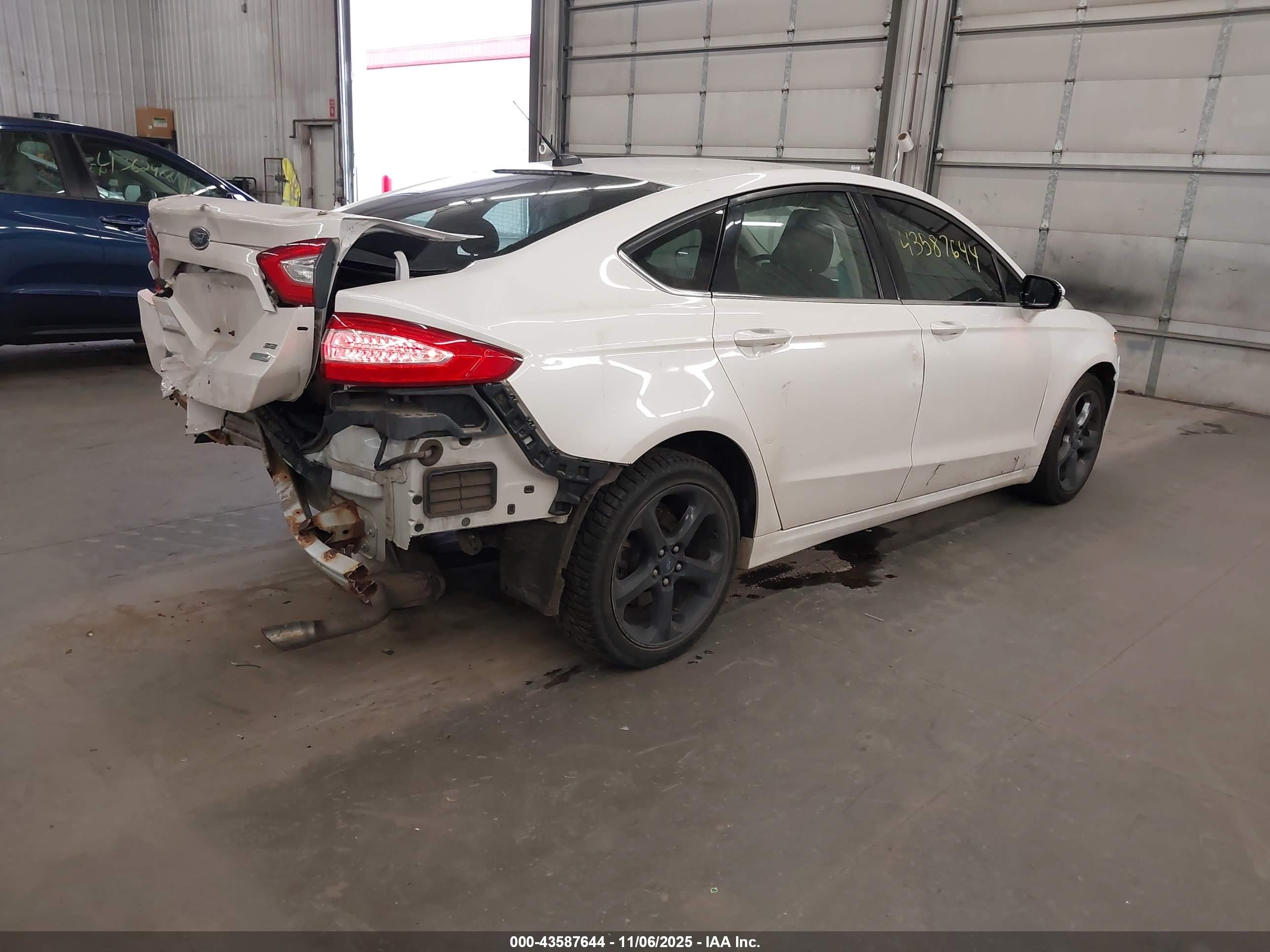 FORD FUSION image 4