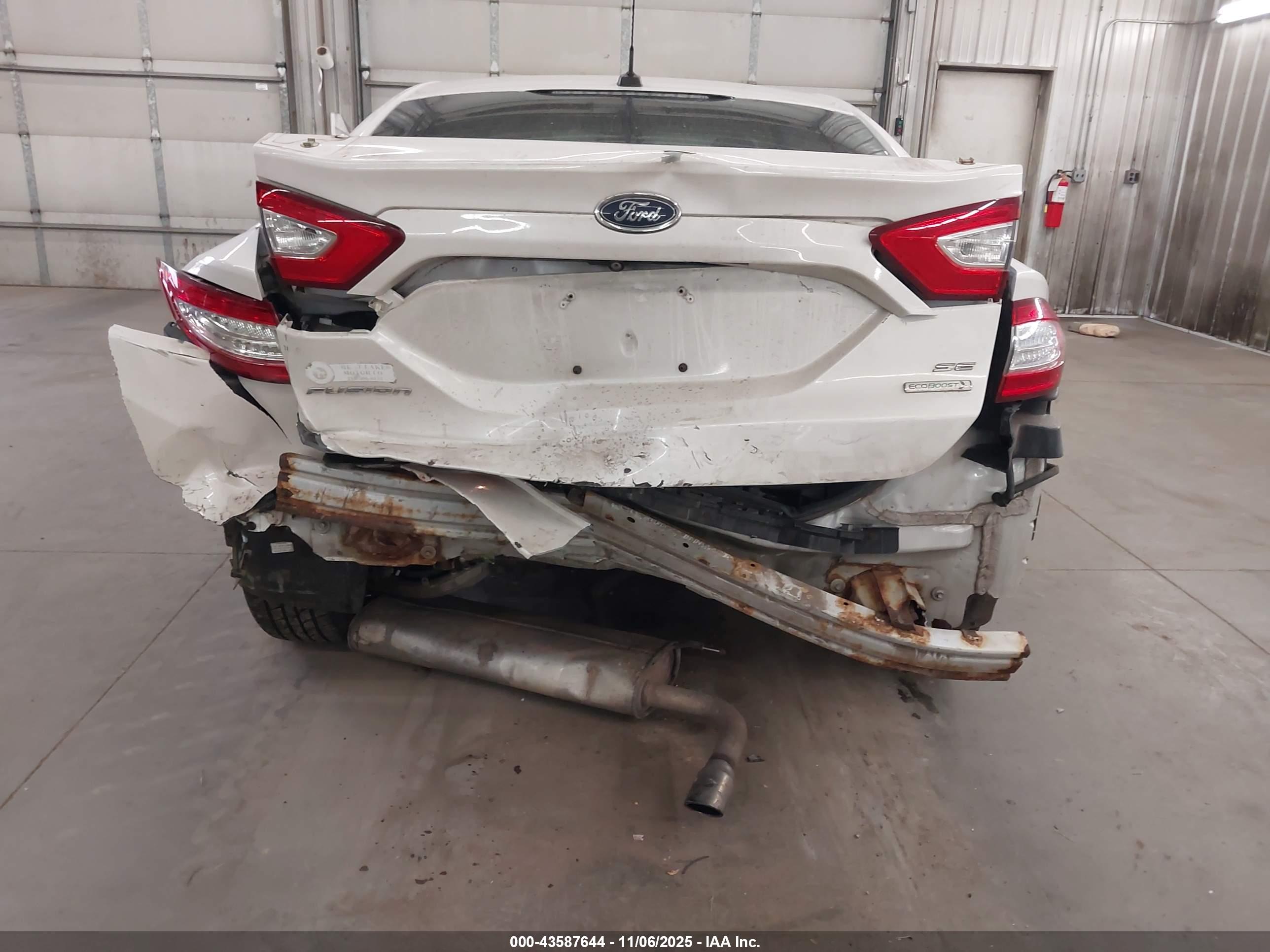 FORD FUSION image 6