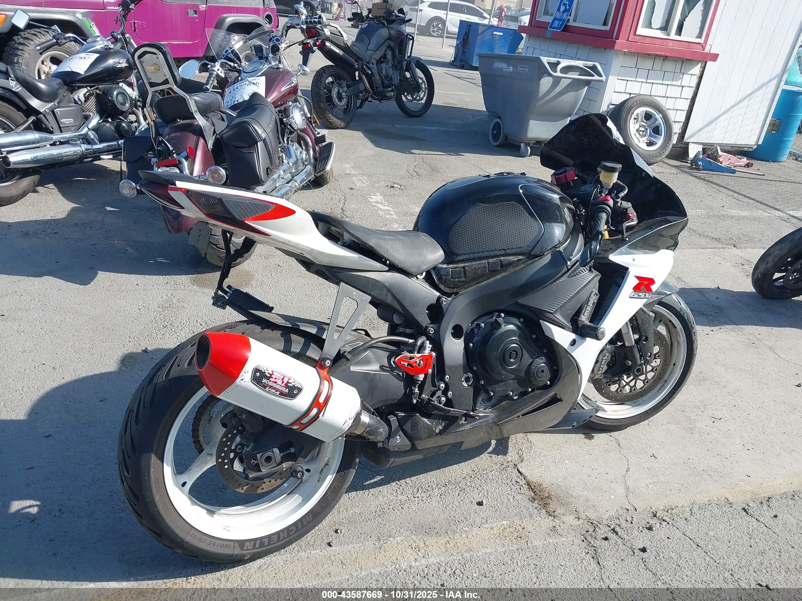 SUZUKI GSX-R750 image 4
