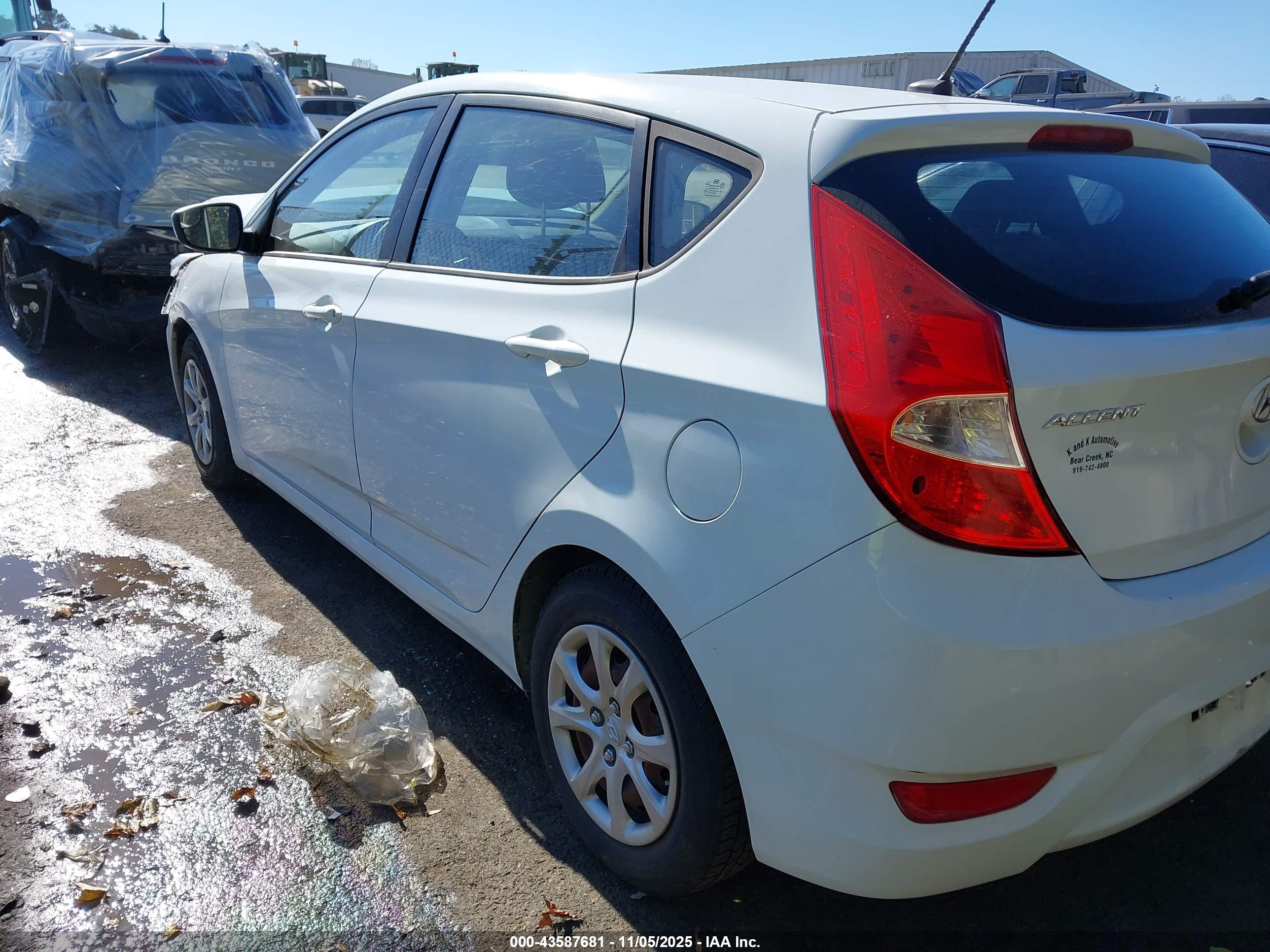 HYUNDAI ACCENT image 3