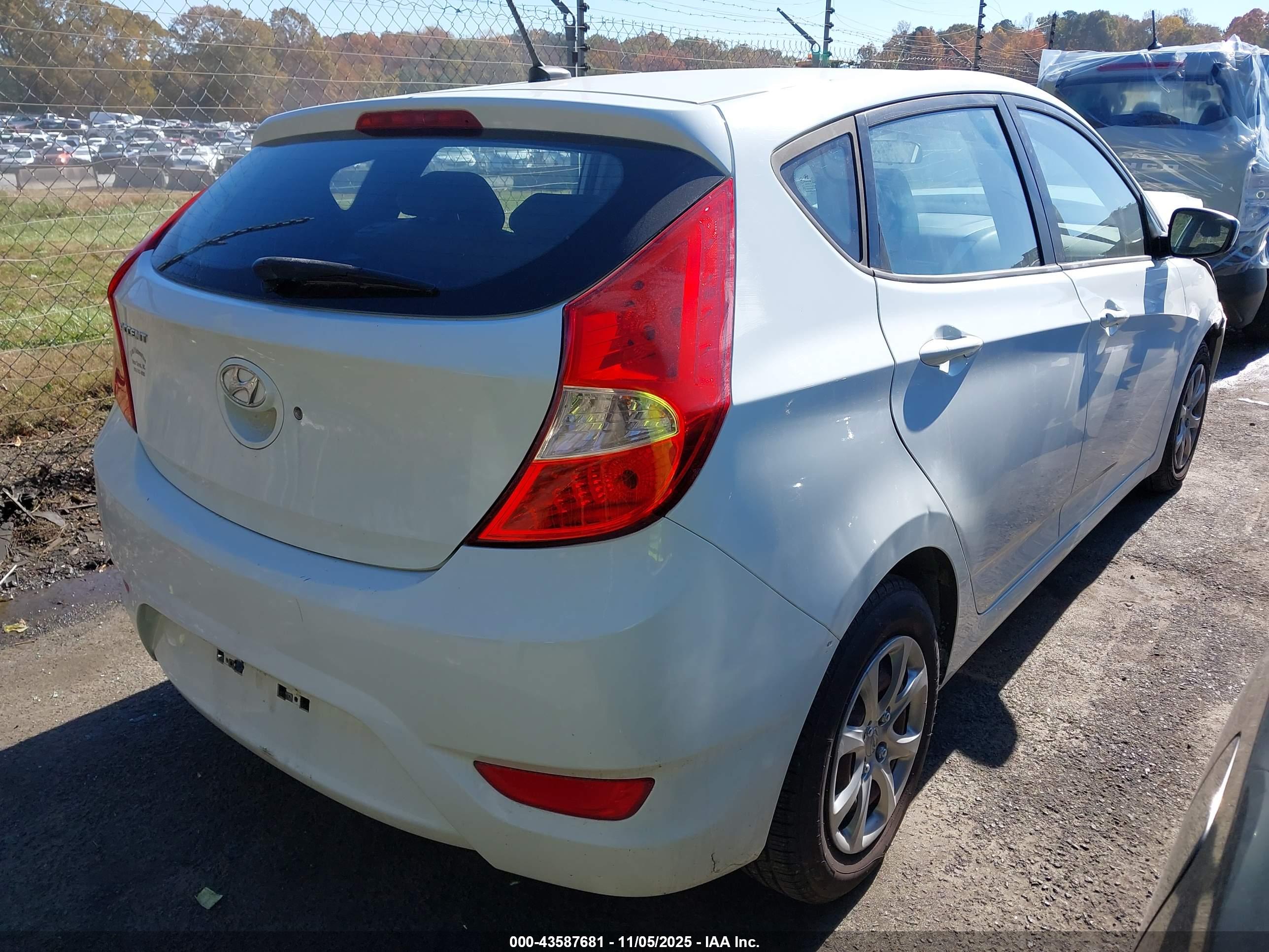 HYUNDAI ACCENT image 4