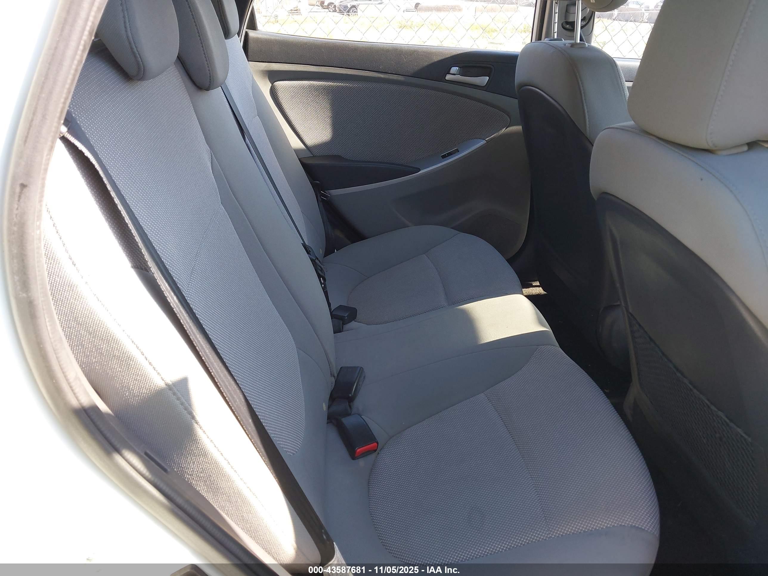 HYUNDAI ACCENT image 8