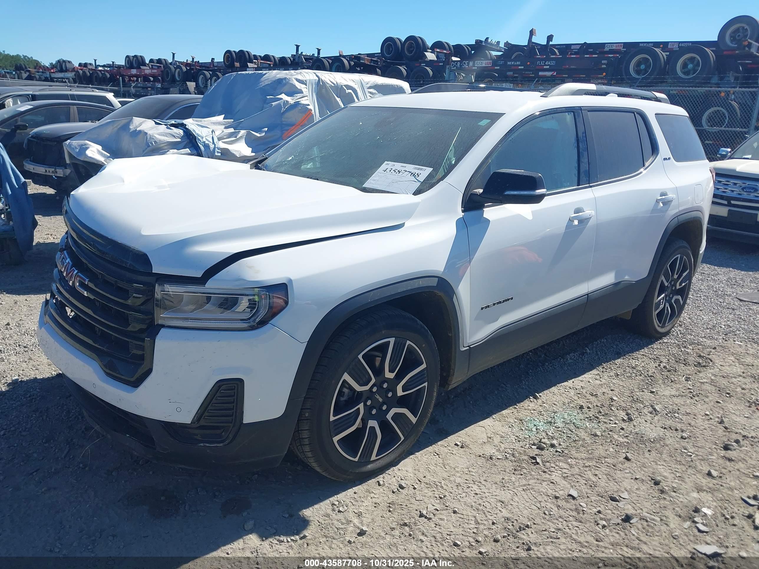 GMC ACADIA image 2