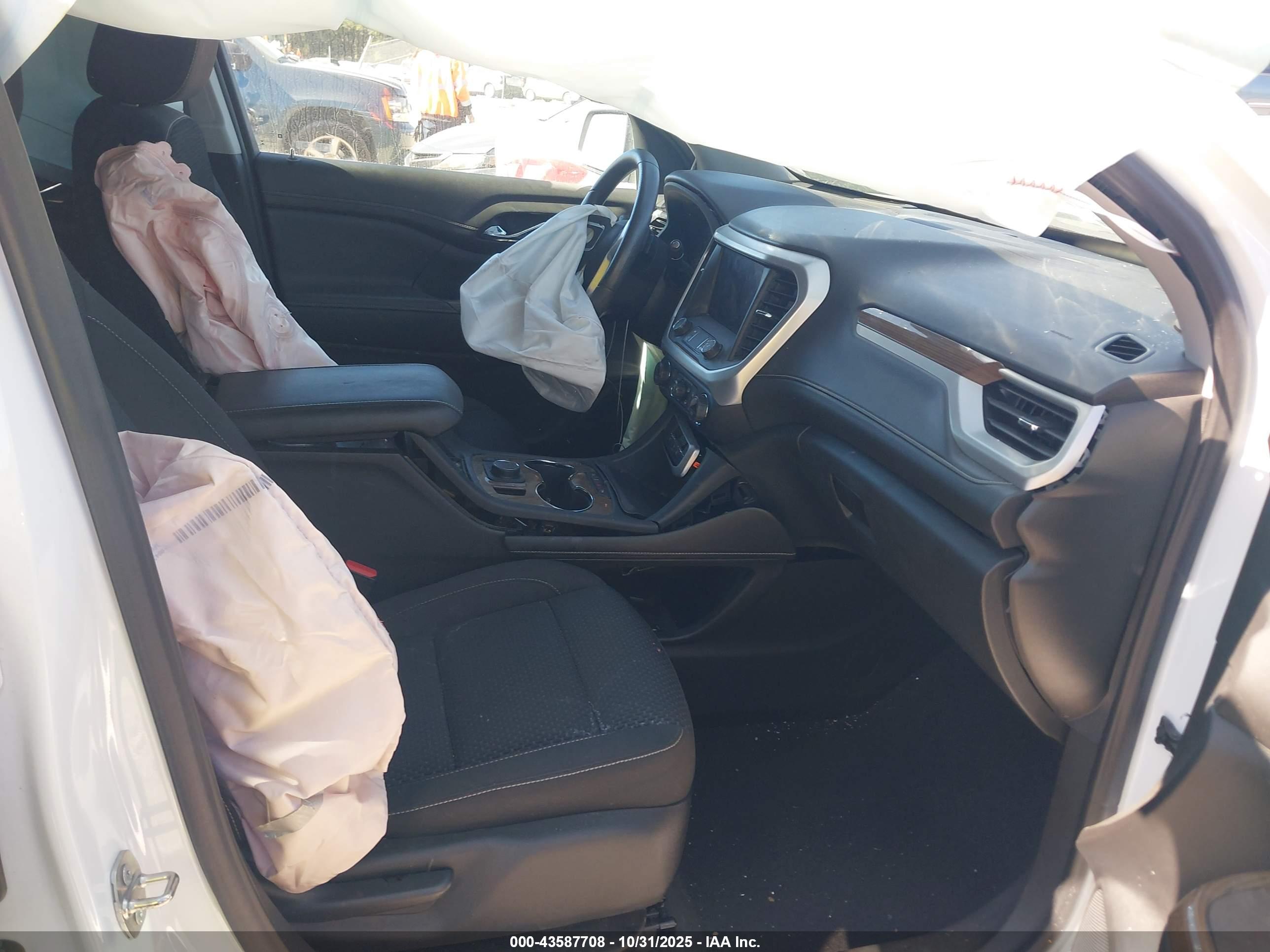 GMC ACADIA image 5