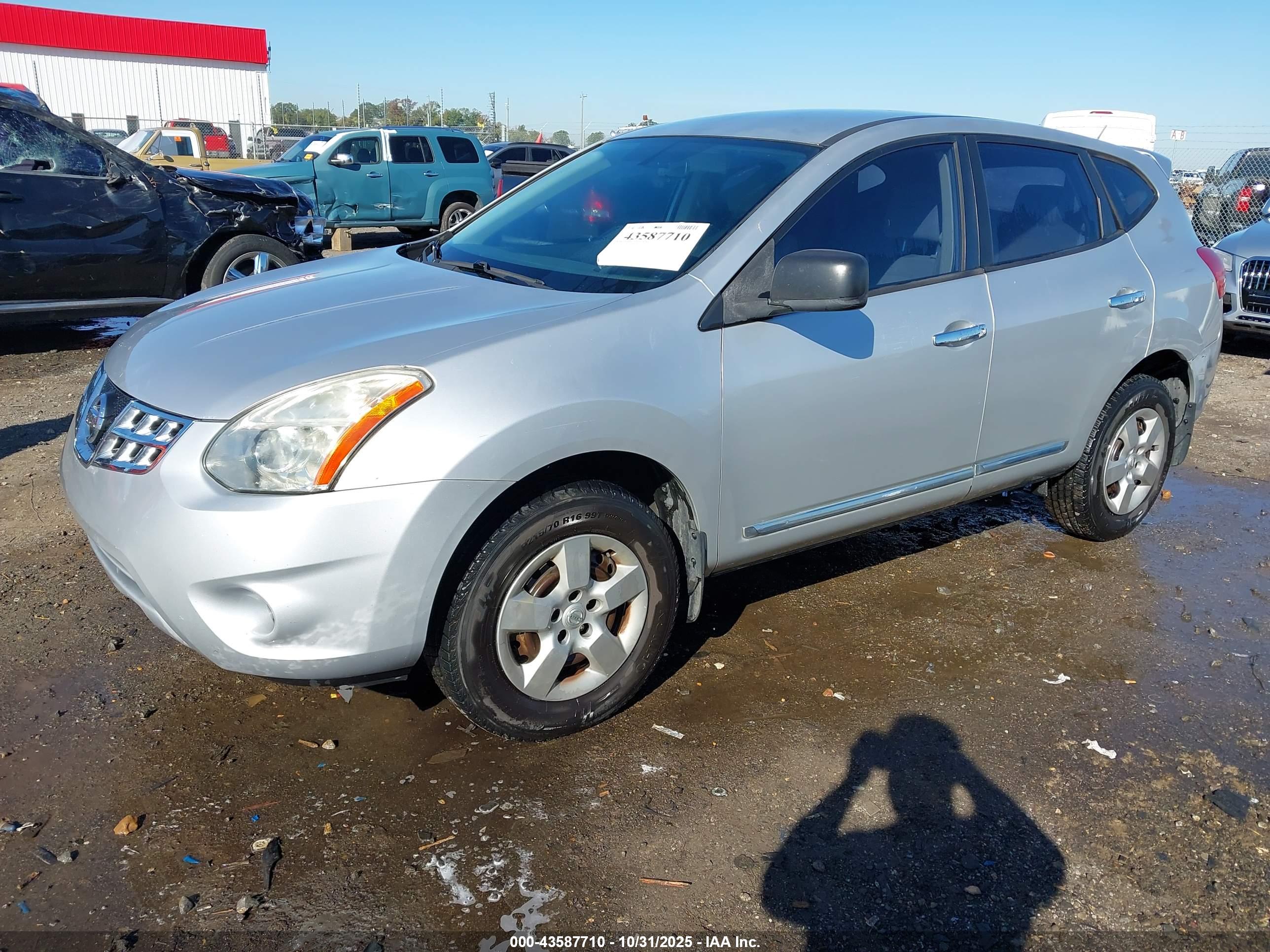 NISSAN ROGUE image 2