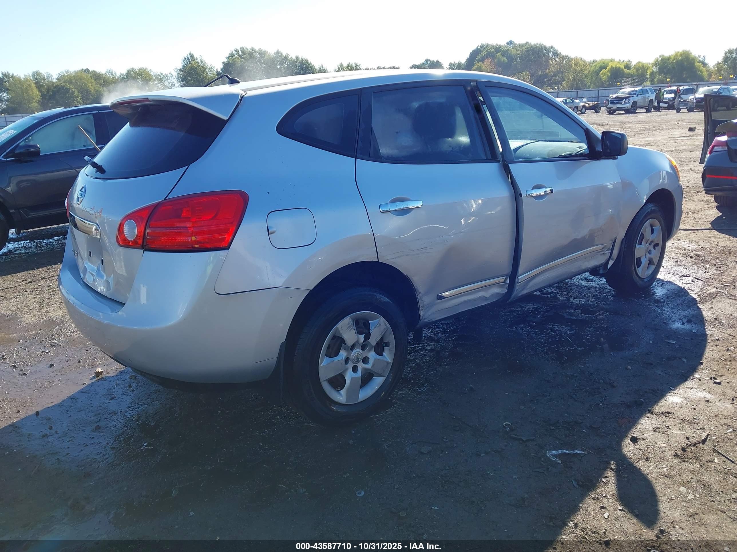 NISSAN ROGUE image 4
