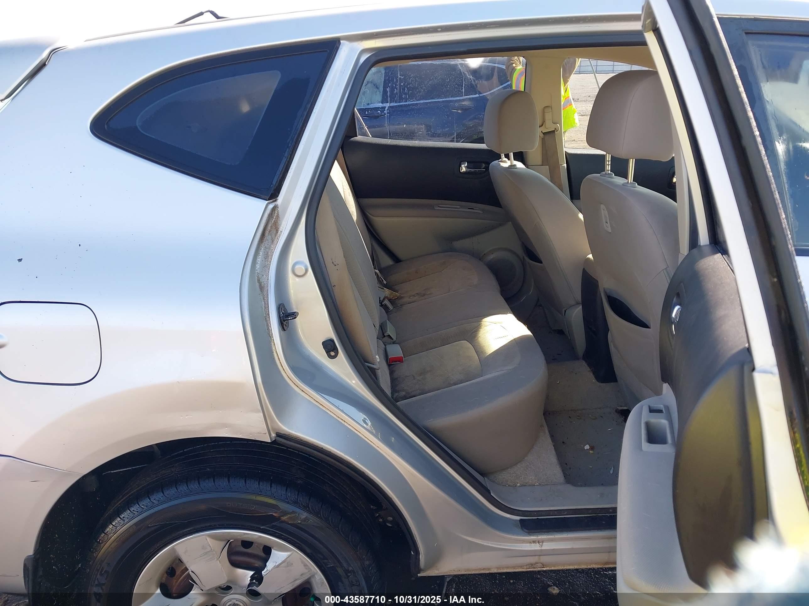 NISSAN ROGUE image 8