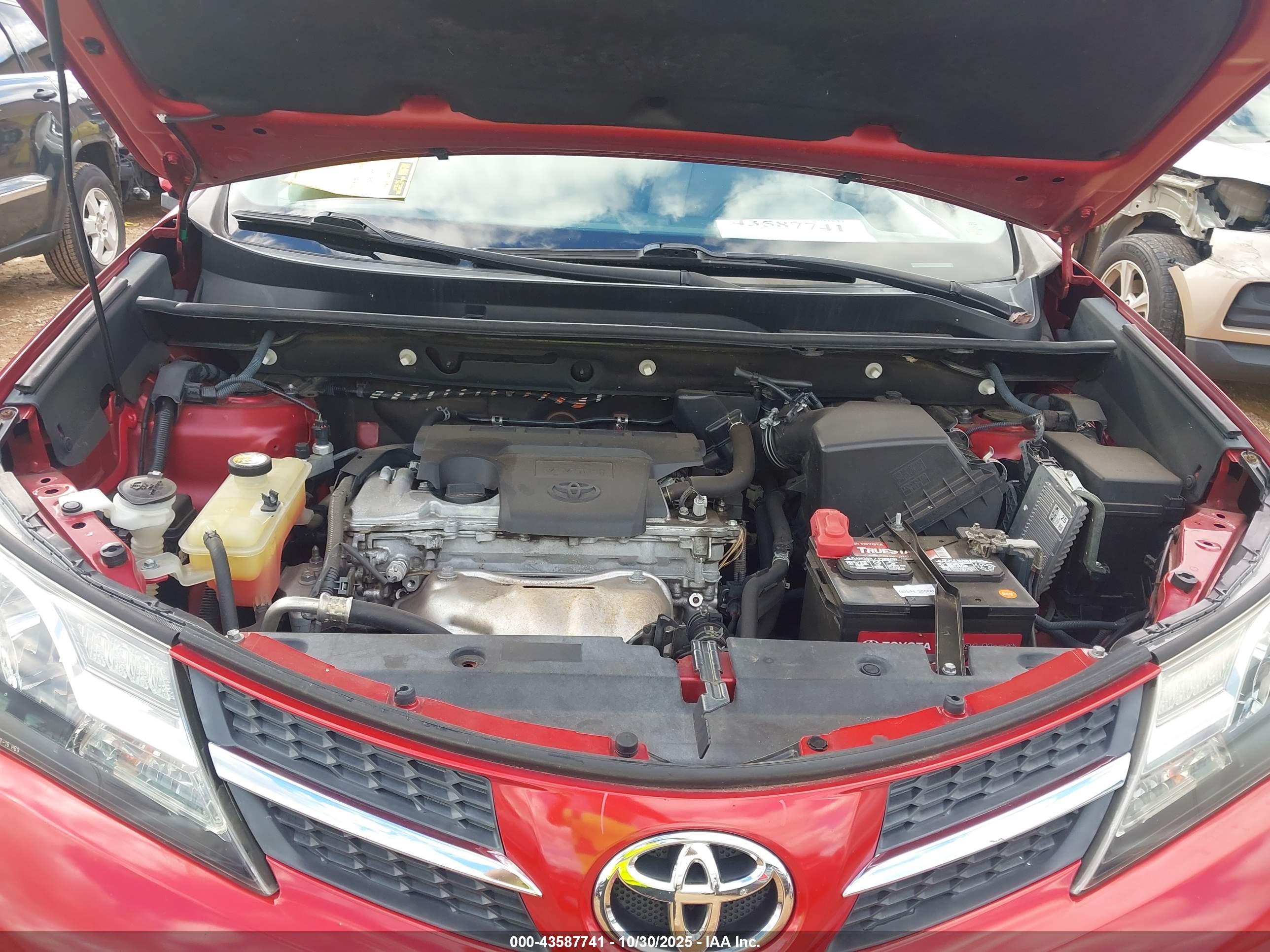 TOYOTA RAV4 image 10