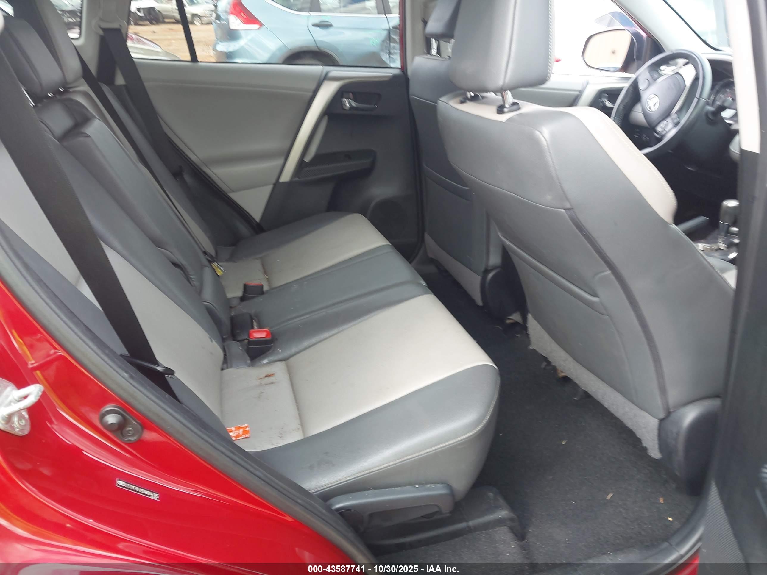 TOYOTA RAV4 image 8